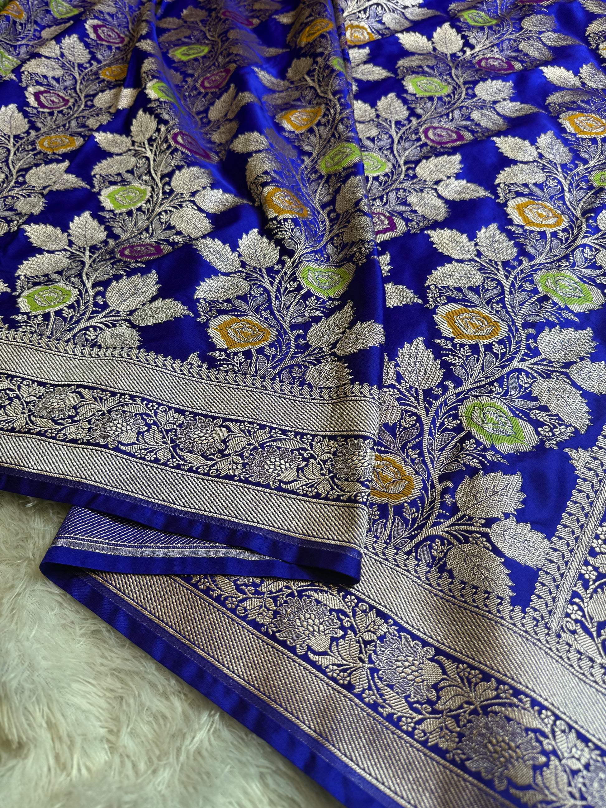 Royal Blue Color Saree in Flower Woven Pattern MKS081