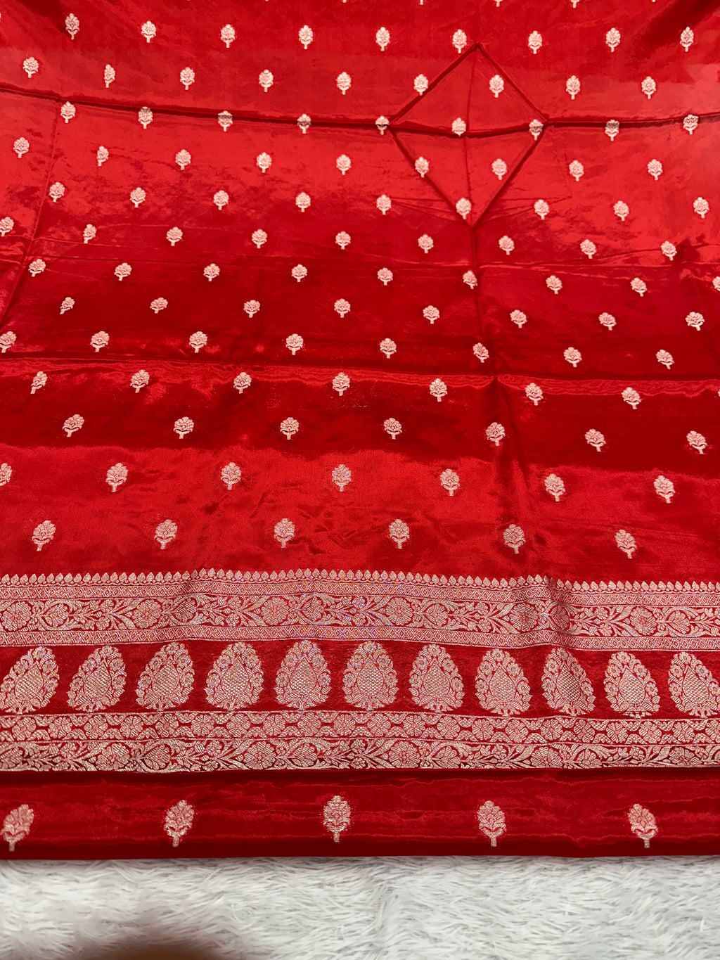 ✨ Banarasi Jacquard Gap Buti HO Silk 3-Piece Unstitched Dress Material MSS15