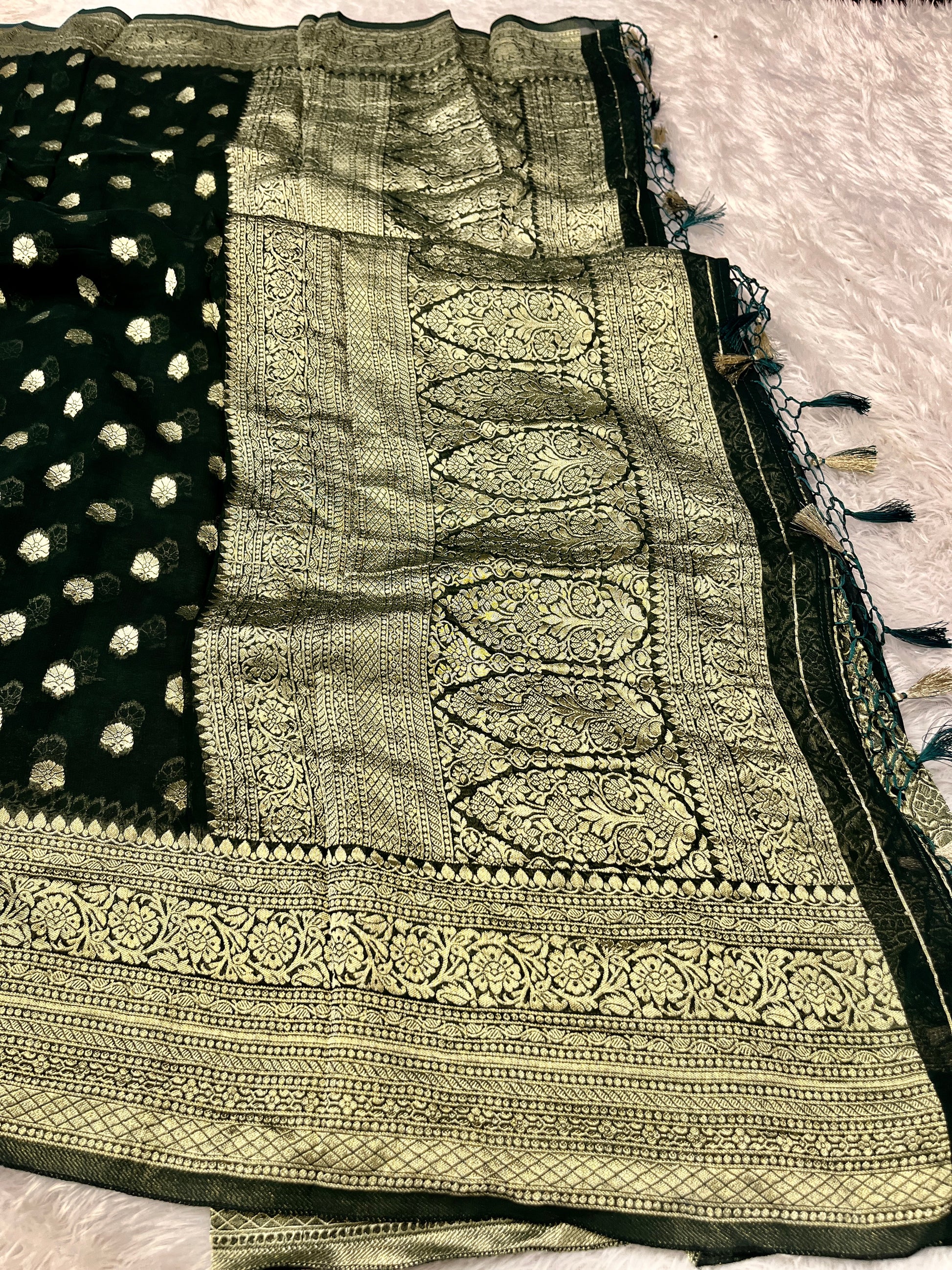 Banarsi Pure Natural Georgette Little flower Buti  Design VSG07