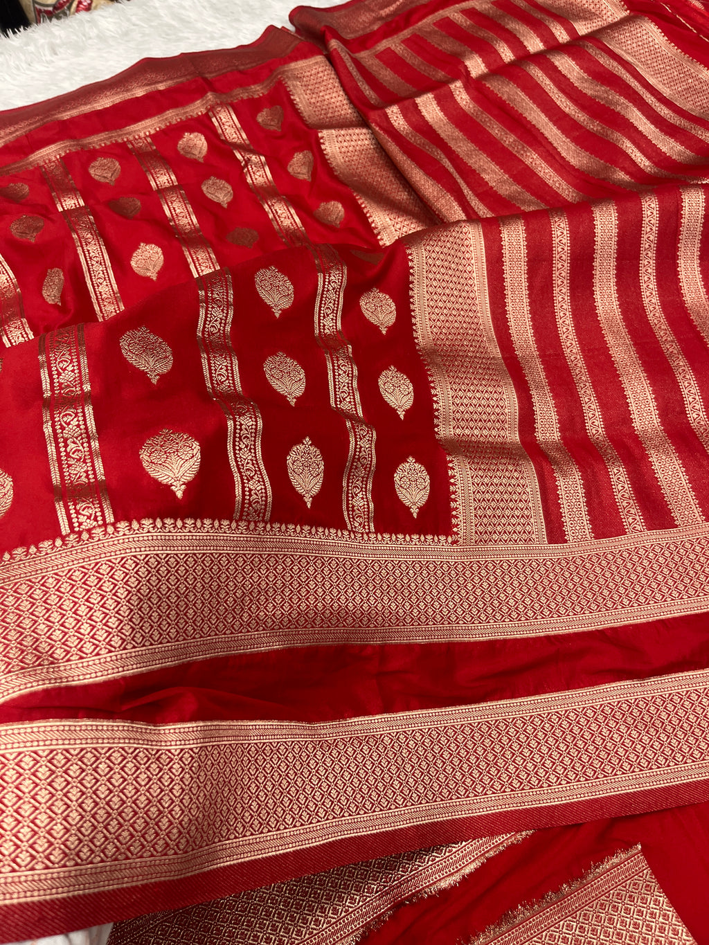 Chinon Silk Horizontal Buta Design Red Color Saree CN09