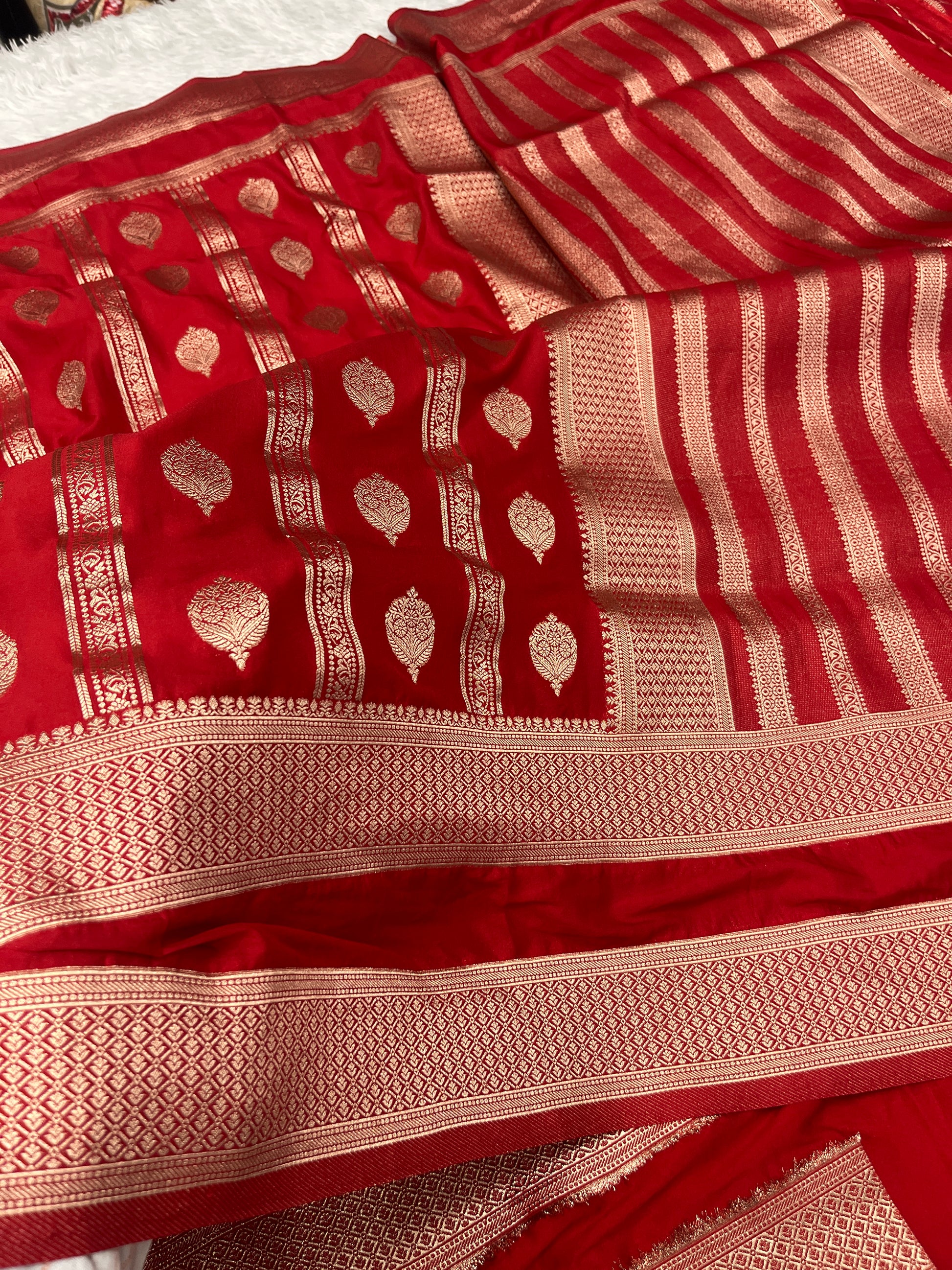 Chinon Silk Horizontal Buta Design Red Color Saree CN09