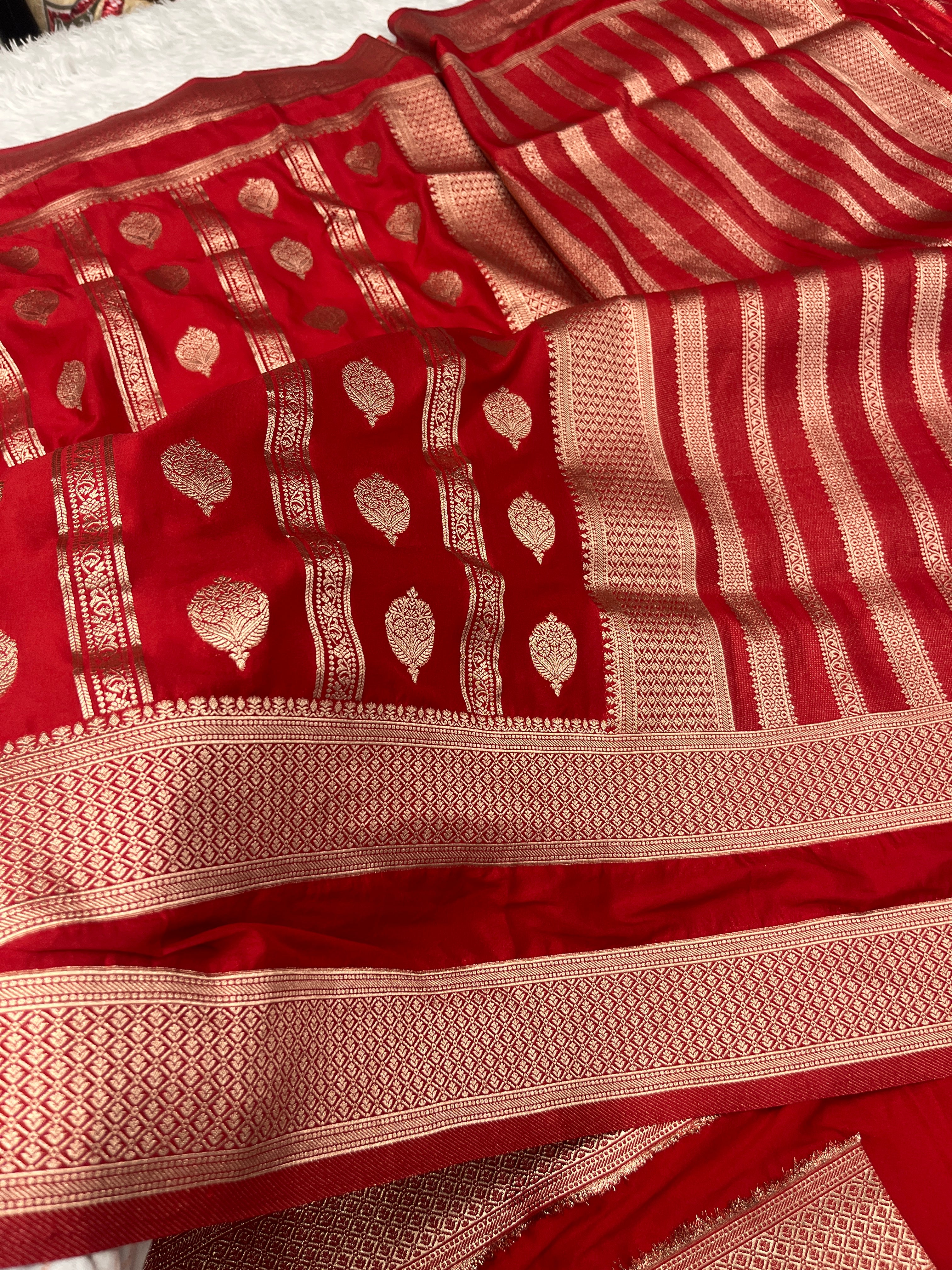 Chinon Silk Horizontal Buta Design Red Color Saree CN09