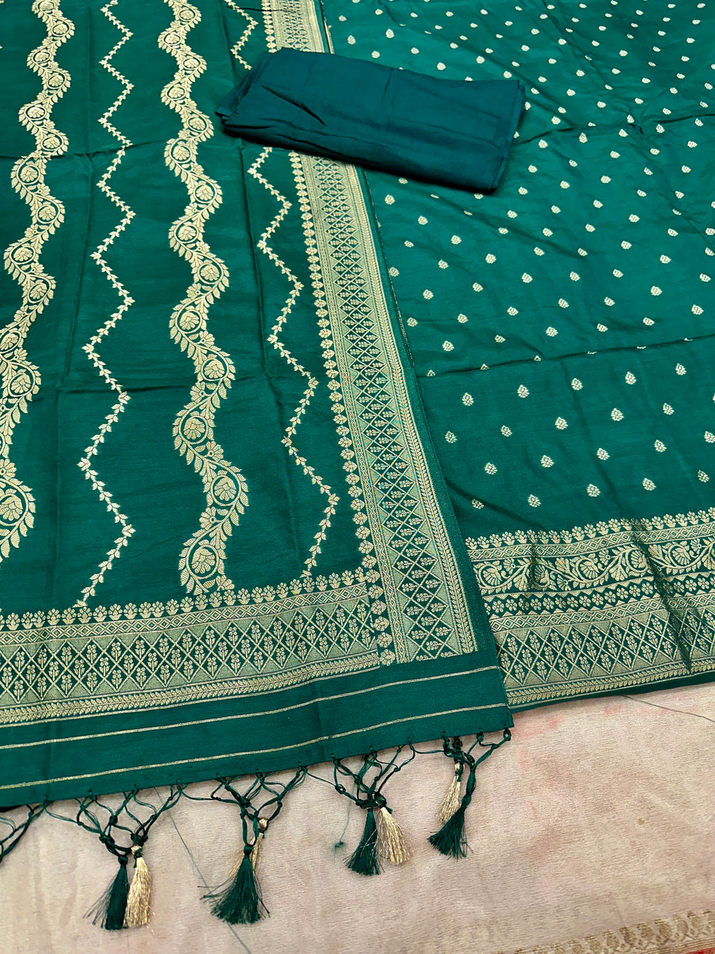 ✨ Banarasi Jacquard Gap Buti HO Silk 3-Piece Unstitched Dress Material MSS18