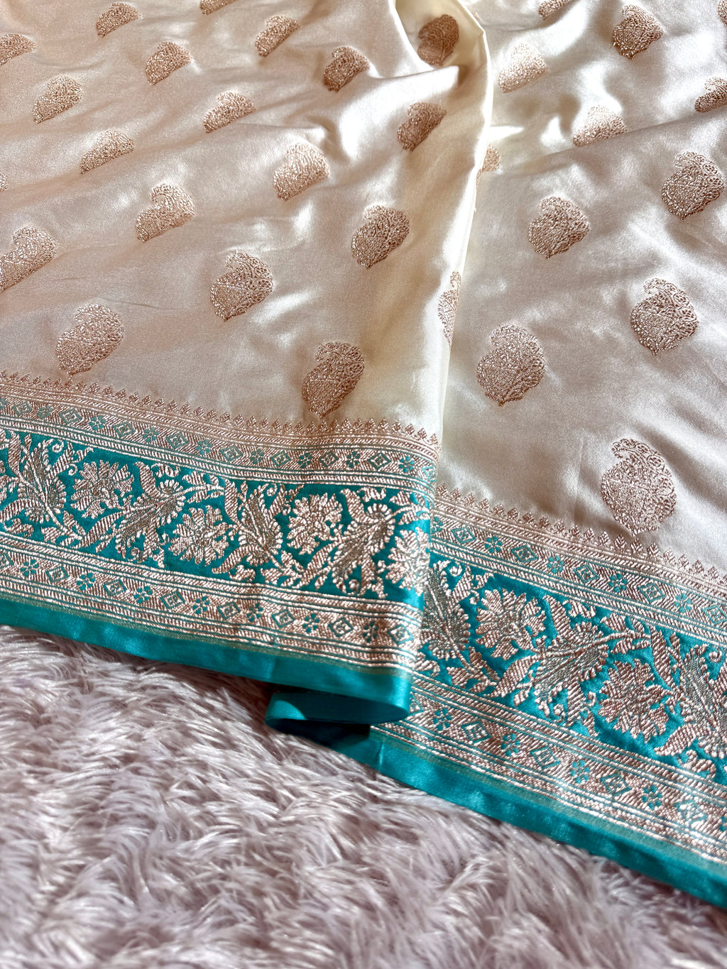 Mashru Kataan Silk Saree in Contrast Color MSK076