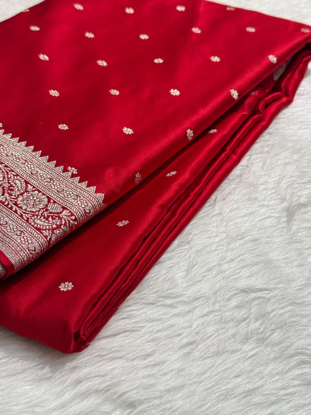 Premium Mashru Kataan Silk Saree with Star Buti Motifs and Luxurious Zari Pallu – MKS410