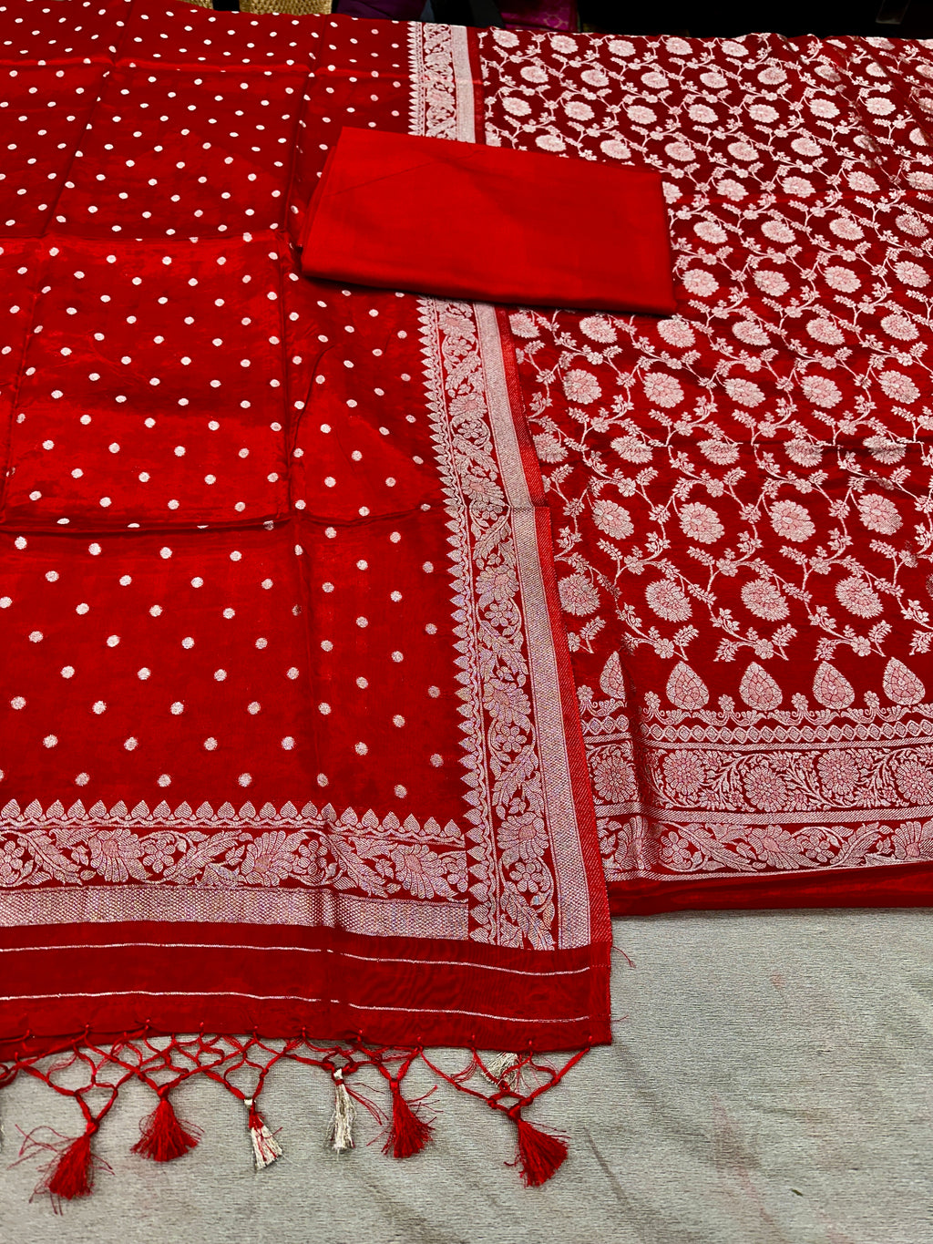 ✨ Banarasi Jacquard Gap Buti HO Silk 3-Piece Unstitched Dress Material MSS23