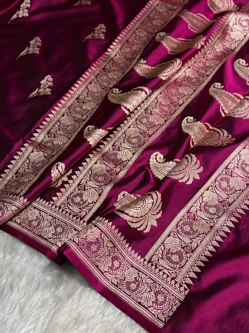 Banarasi Mashru Kataan Silk Saree Featuring Kyari Buta Woven Design with Rich Zari Pallu – MKS413