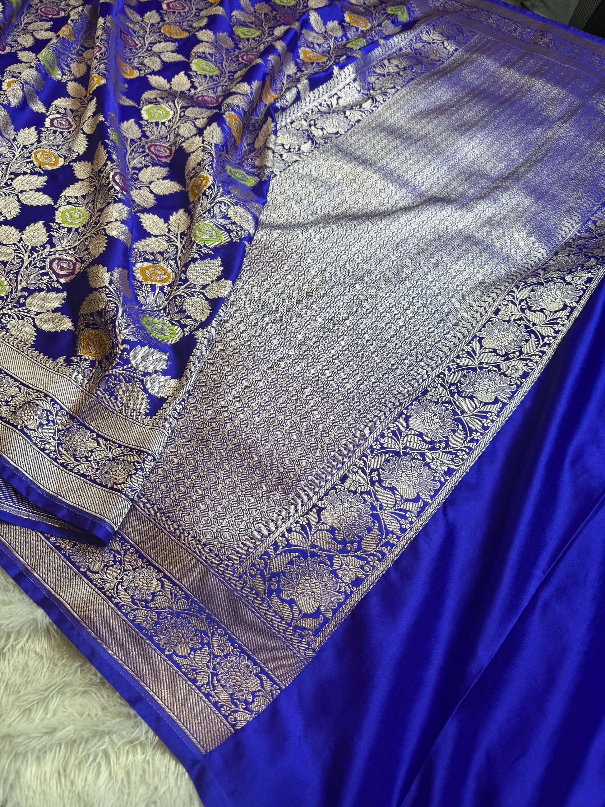 Royal Blue Color Saree in Flower Woven Pattern MKS081
