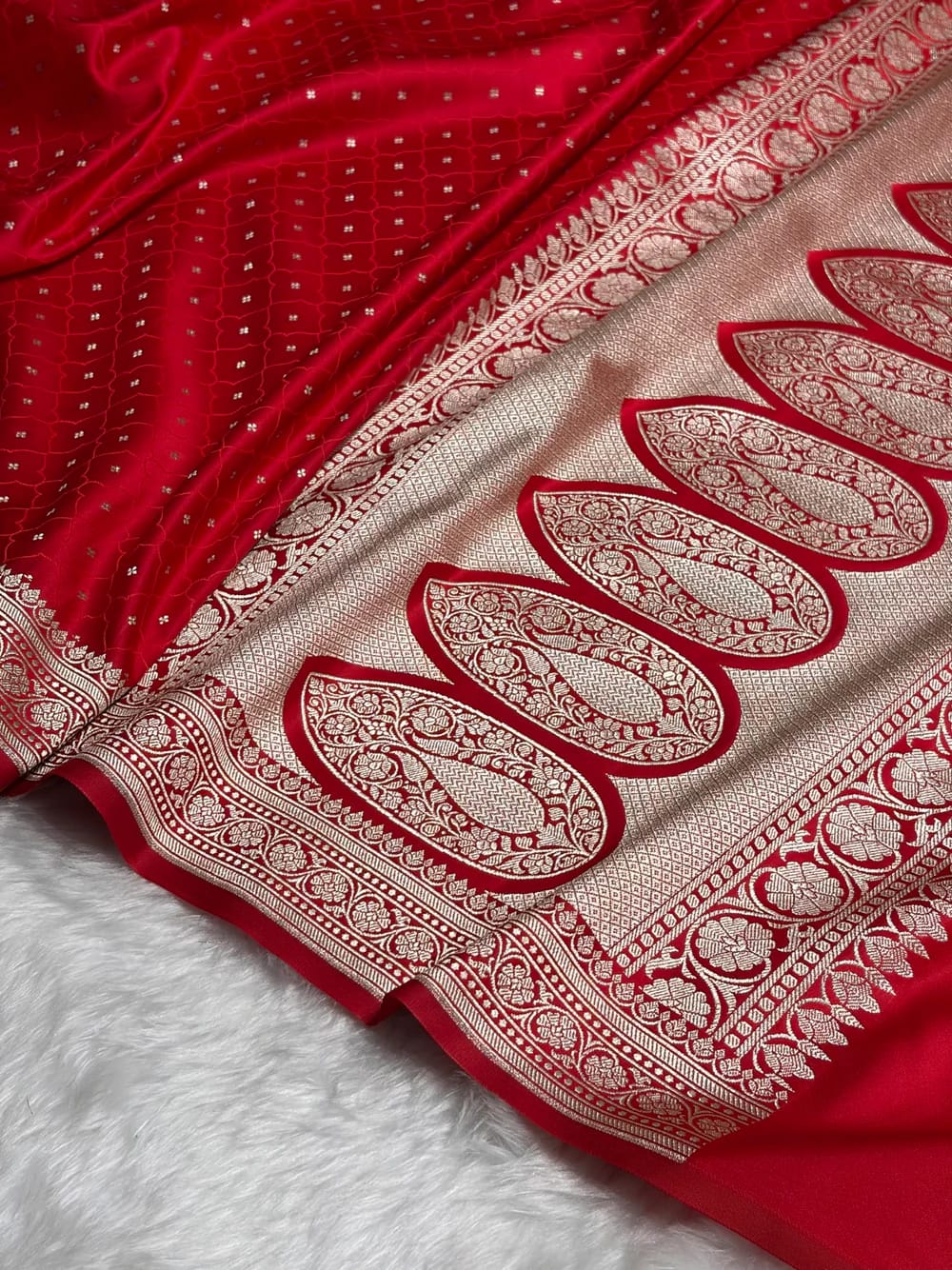 ✨ Mashru Kataan Silk Saree with Tanchoi Woven Pattern, Zari Border & Rich Zari Pallu MKS416