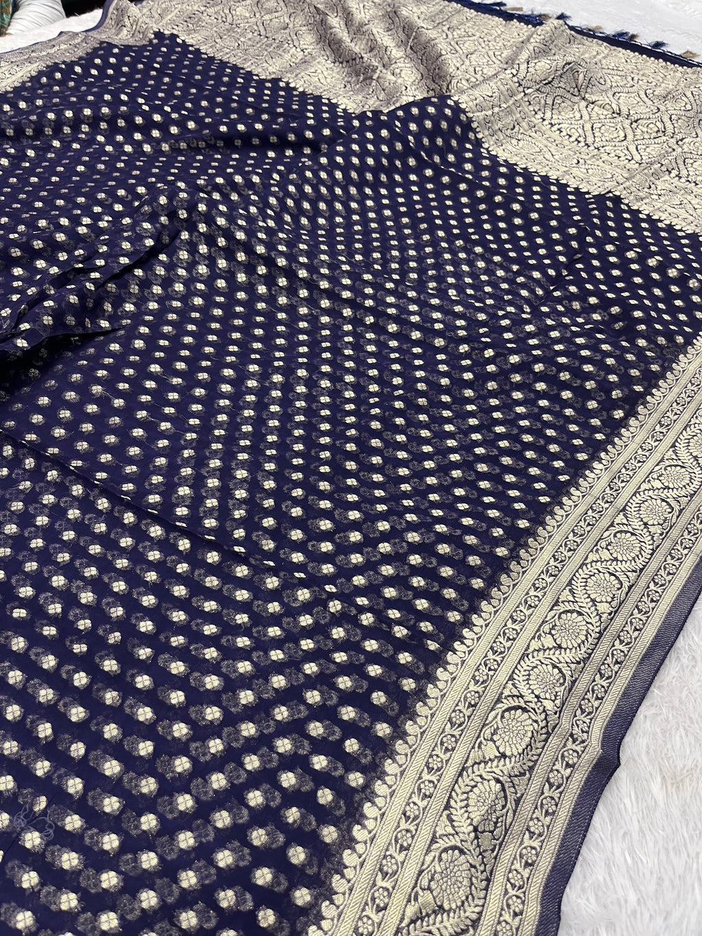 Banarsi Pure Natural Georgette Four flower Buti Design VSG02