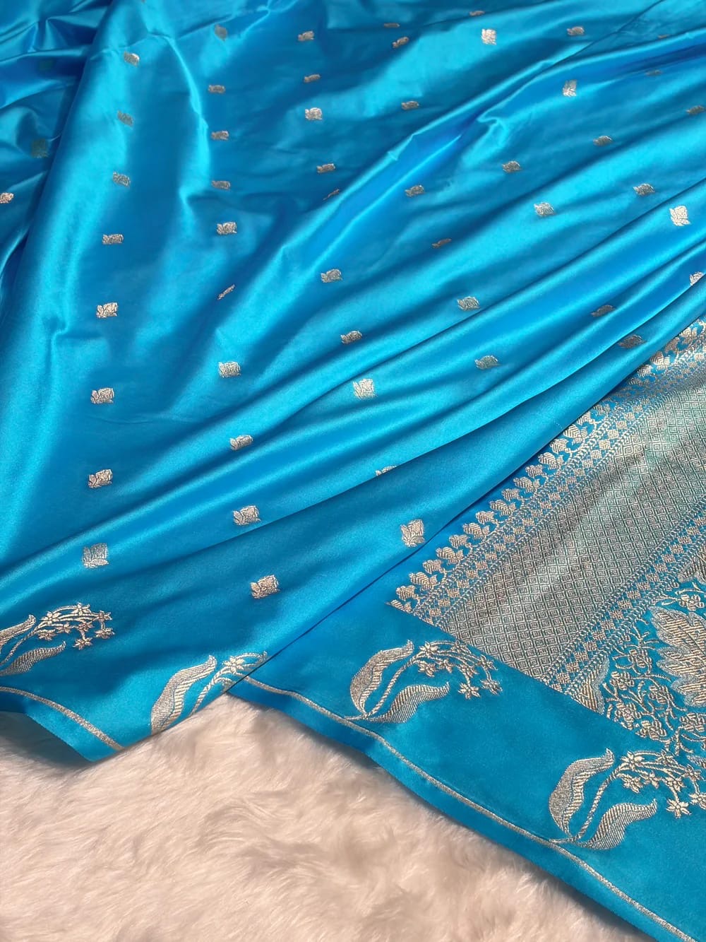 Mashru Kataan Silk Saree with Raw Mango Buta Woven Pattern & Rich Zari Pallu – MKS414