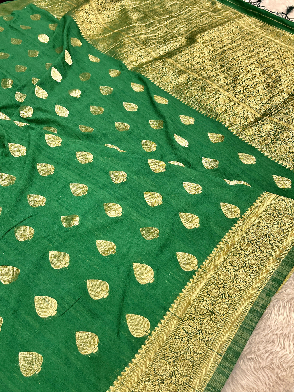 Raw Silk Zari Paan Green color  Saree RS005