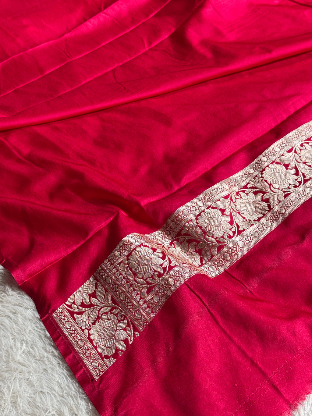 Pink Banarasi Mashru Silk Saree with Dark Pink Contrast and Jacquard Woven Buti Pattern MKS0113