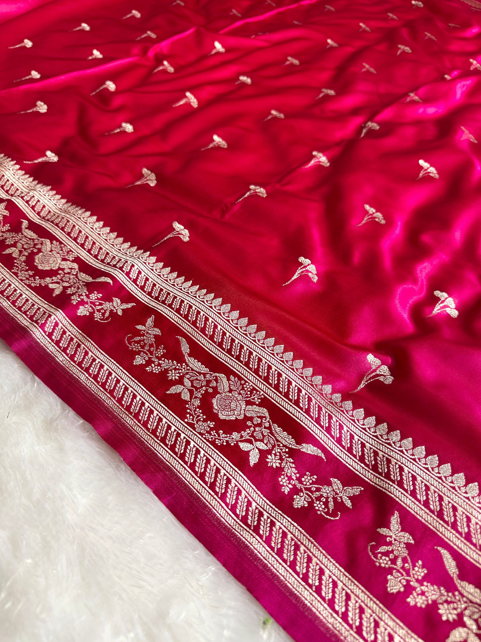 Dark Pink Banarasi Mashru Silk Saree with Jacquard Woven Flower Buta & Elegant Zari Highlights MKS086