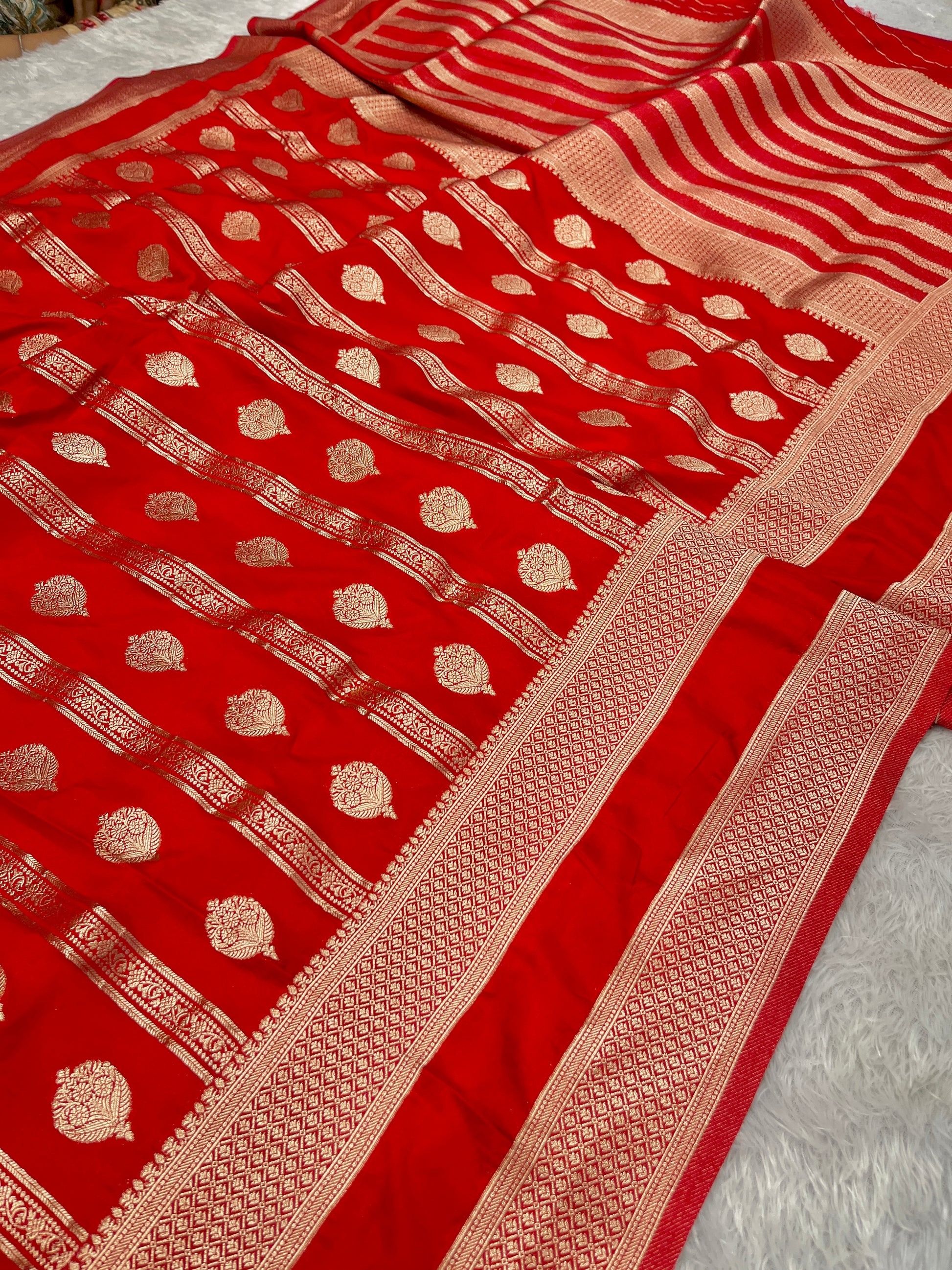 Chinon Silk Horizontal Buta Design Red Color Saree CN09