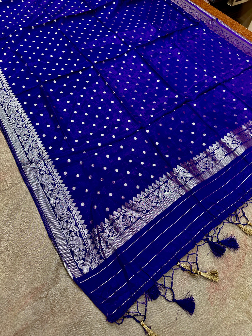 ✨ Banarasi Jacquard Gap Buti HO Silk 3-Piece Unstitched Dress Material MSS23
