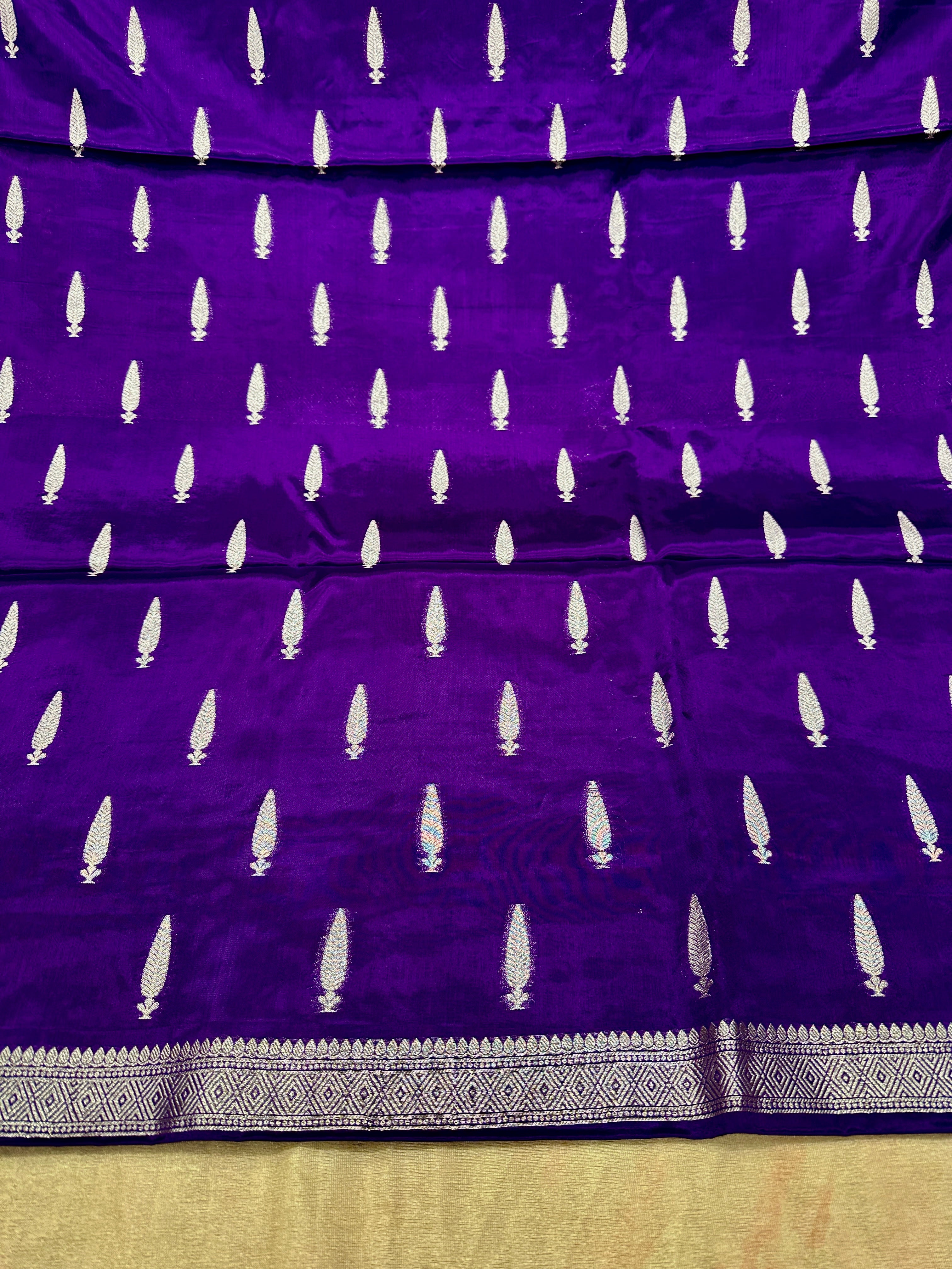 ✨ Banarasi Jacquard Gap Buti HO Silk 3-Piece Unstitched Dress Material MSS19