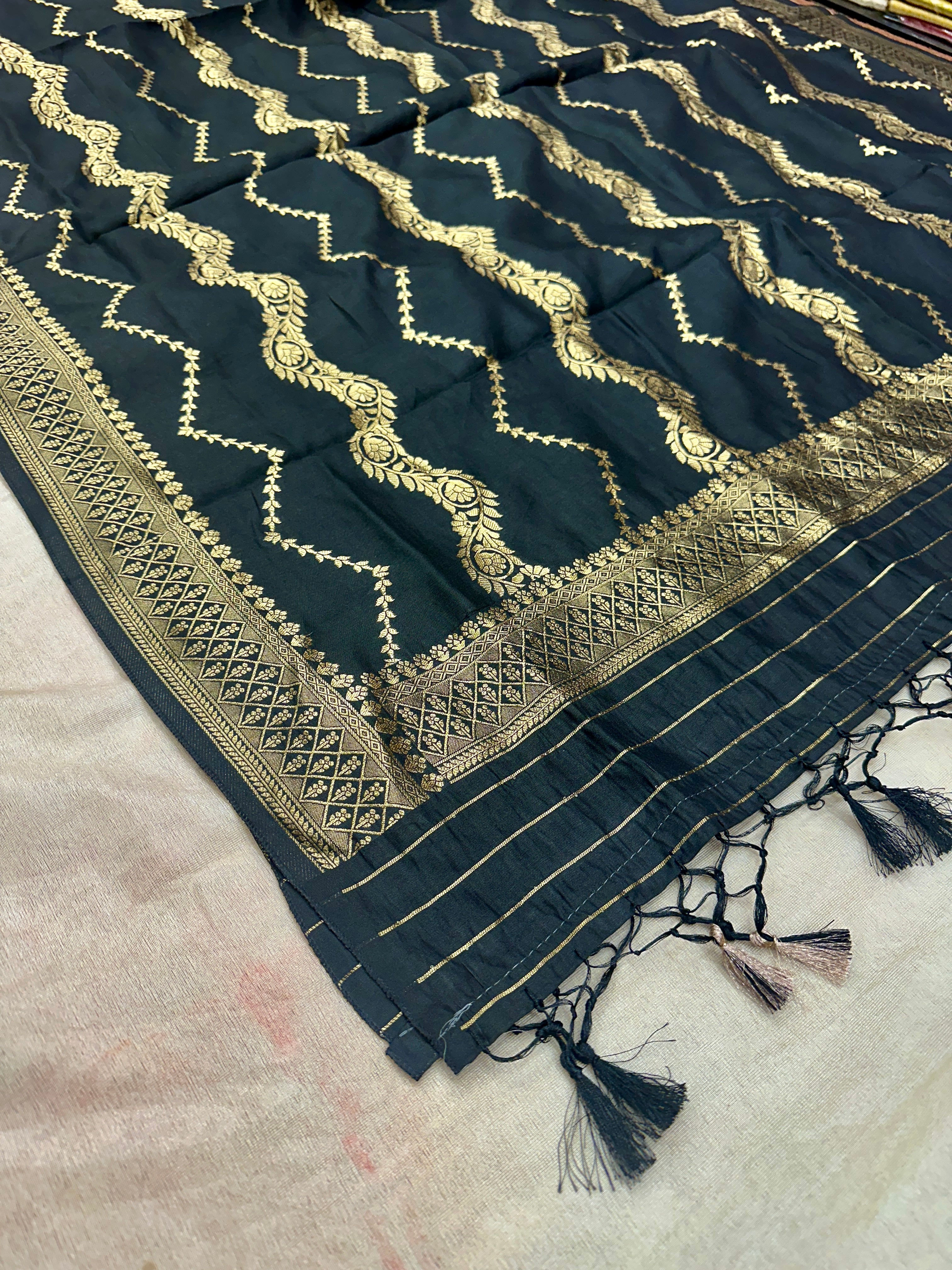 ✨ Banarasi Jacquard Gap Buti HO Silk 3-Piece Unstitched Dress Material MSS18
