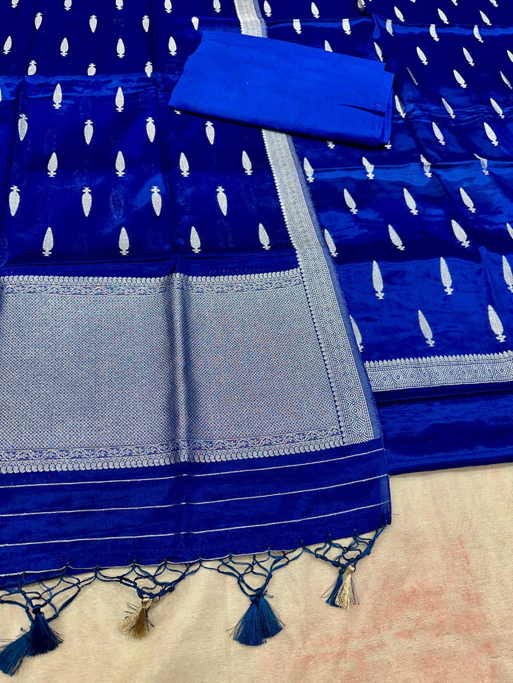✨ Banarasi Jacquard Gap Buti HO Silk 3-Piece Unstitched Dress Material MSS19