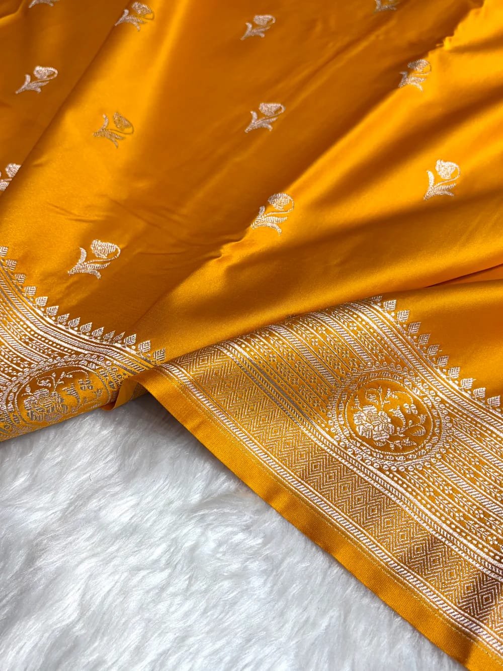 ✨ Mashru Kataan Silk Saree with Buta Woven Pattern, Ikkat Border & Rich Zari Pallu MKS407