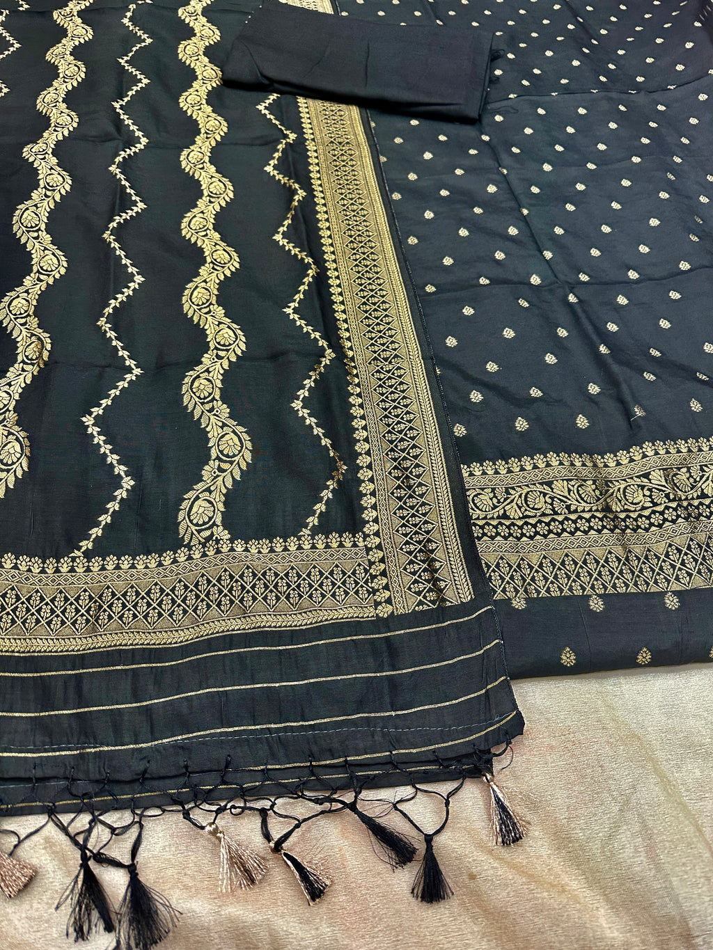 ✨ Banarasi Jacquard Gap Buti HO Silk 3-Piece Unstitched Dress Material MSS18