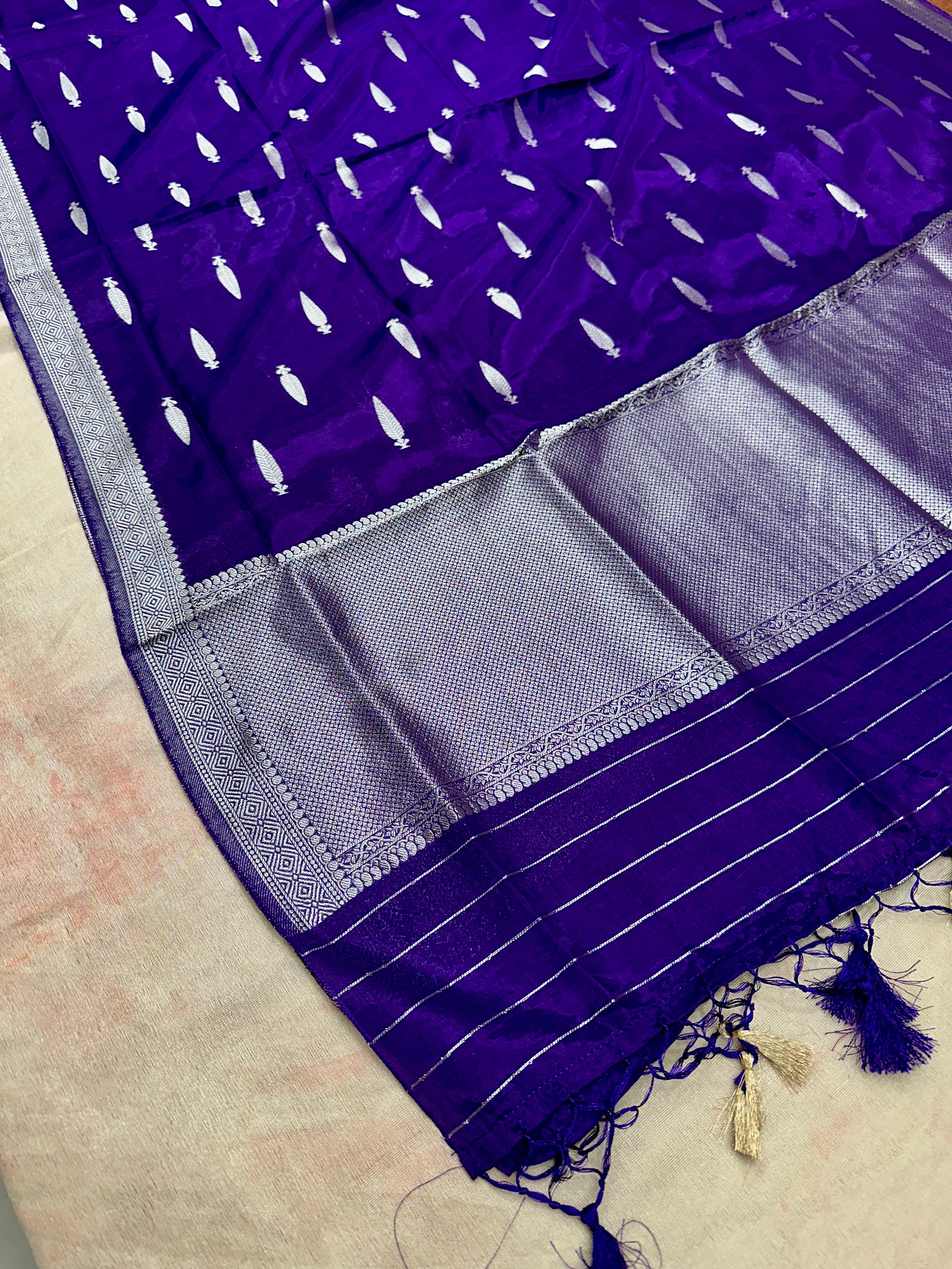 ✨ Banarasi Jacquard Gap Buti HO Silk 3-Piece Unstitched Dress Material MSS19