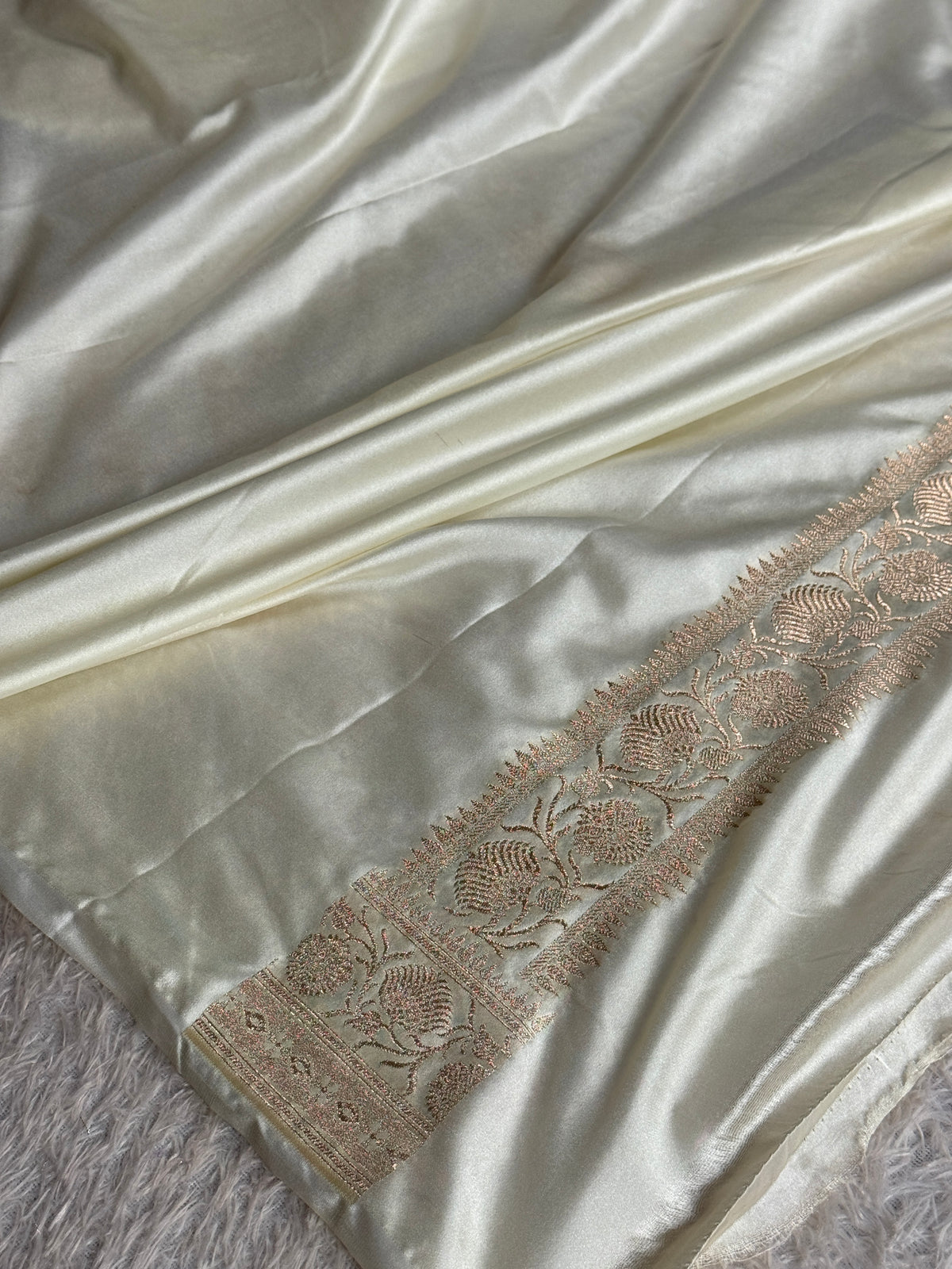 Royal Blue & Beige Mashru Saatan Silk Saree with All-Over Chunri Buti & Rich Zari Pallu – MKS833