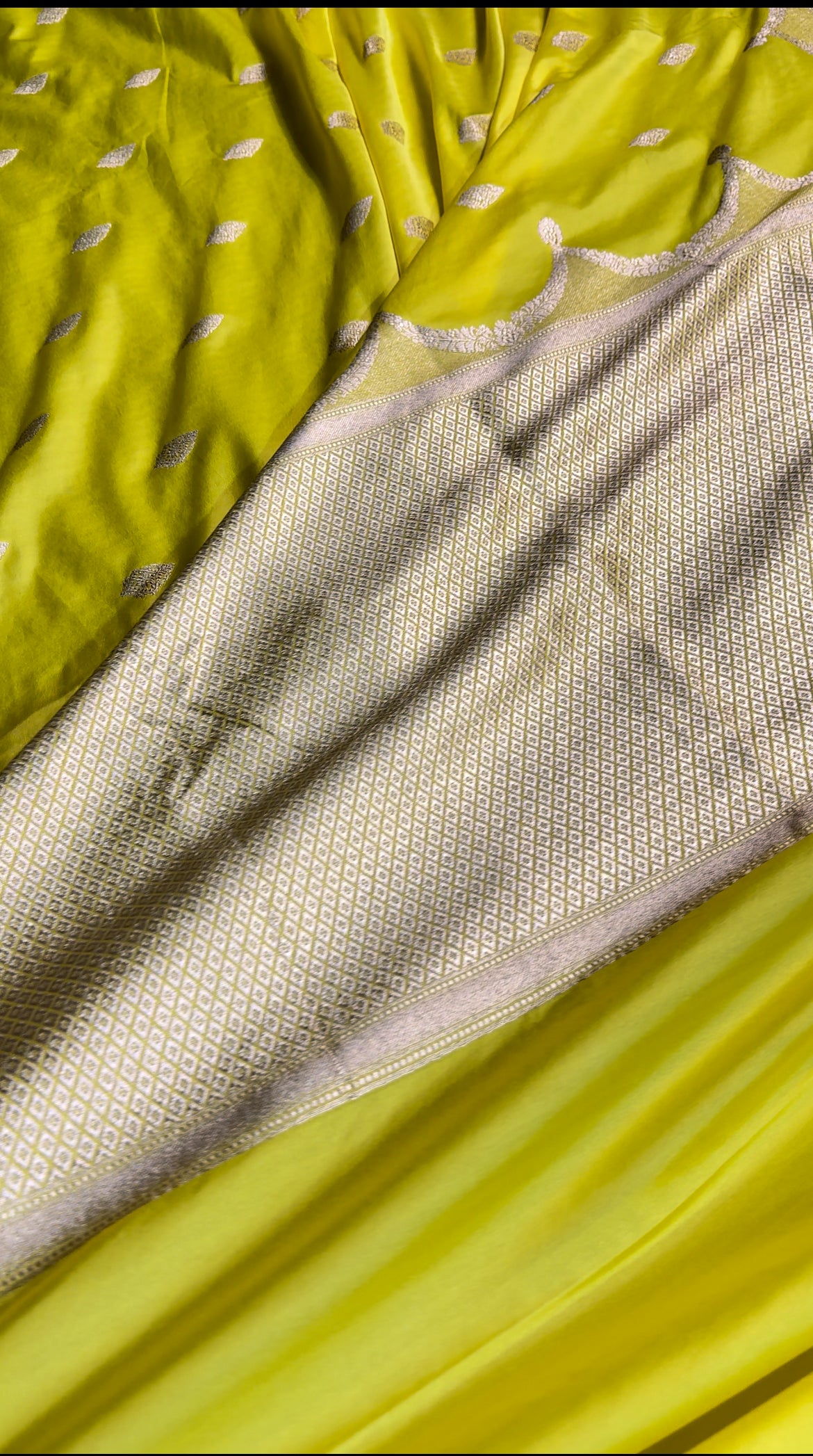 Lemon Banarasi Mashru Silk Saree with Jacquard Woven Raw Mango Buta Design MKS097