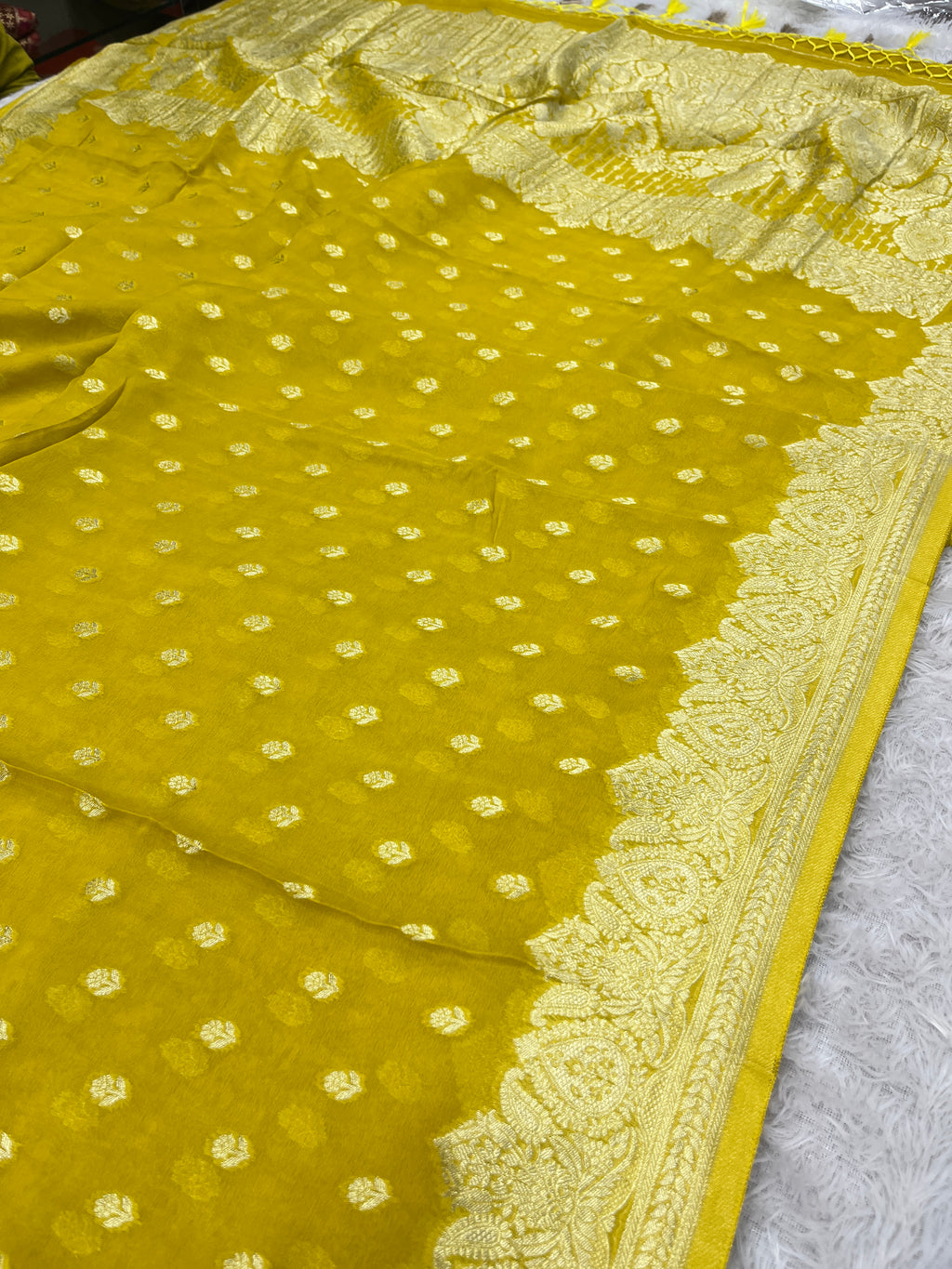 Banarsi Pure Natural Georgette Traditional Buta Design VSG04