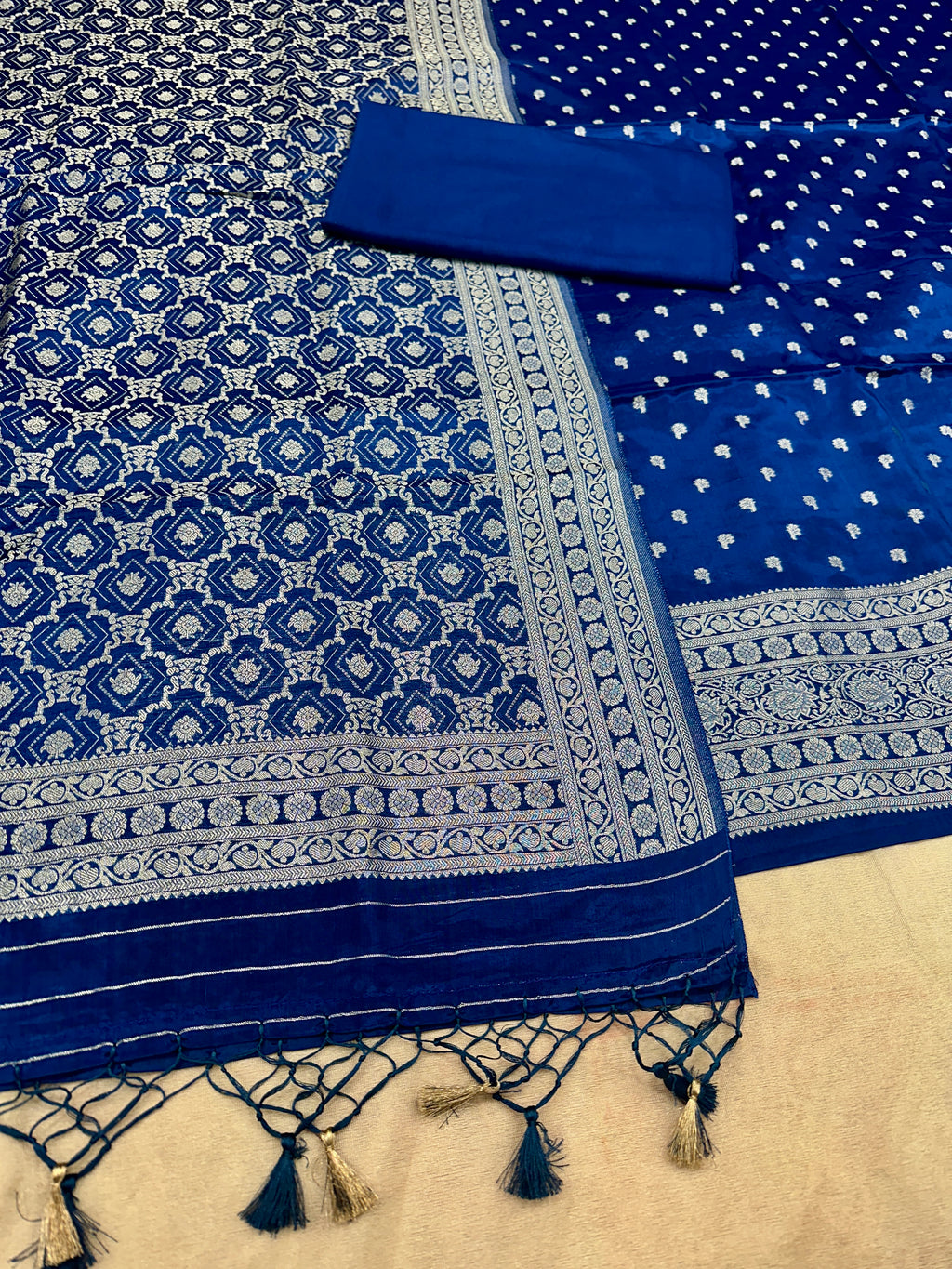 ✨ Banarasi Jacquard Gap Buti HO Silk 3-Piece Unstitched Dress Material MSS17
