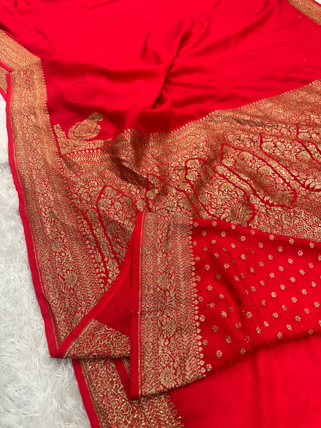 Premium Pure Silk Crepe Saree with Antique Zari Woven Border & Rich Pallu – PS32