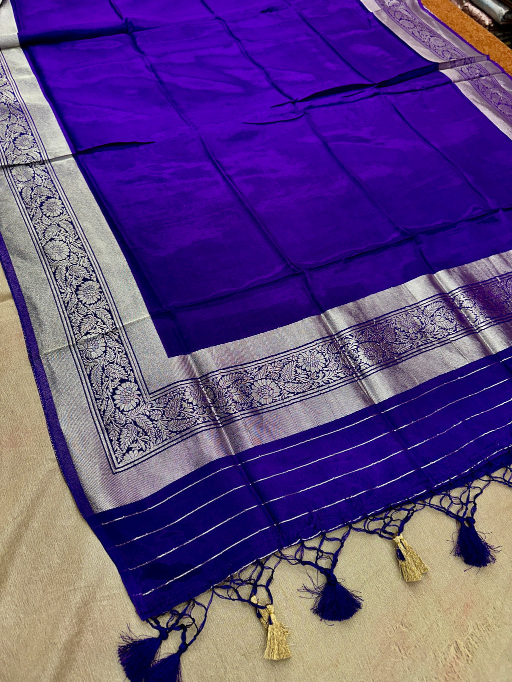 ✨ Banarasi Jacquard Gap Buti HO Silk 3-Piece Unstitched Dress Material MSS24