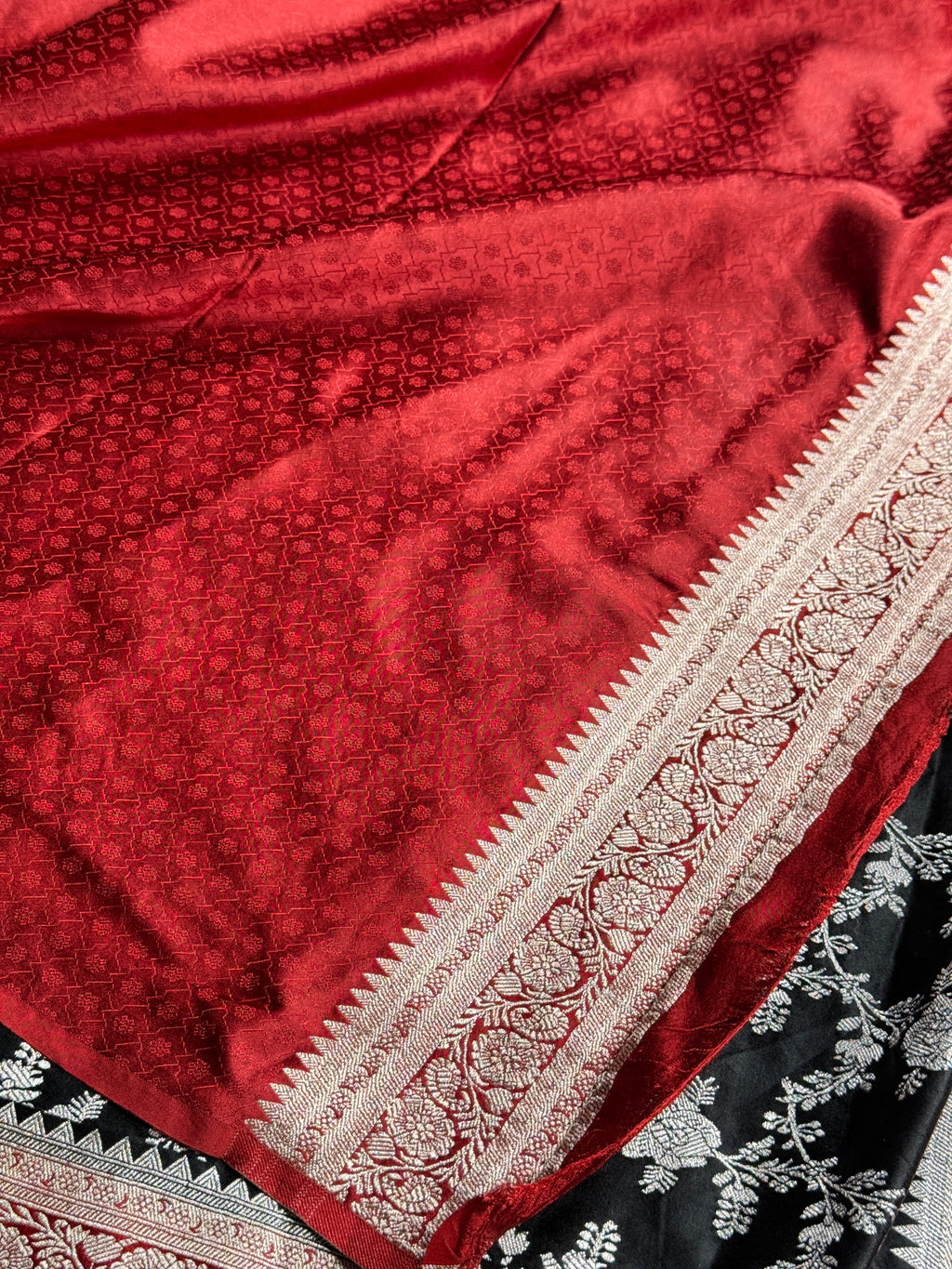Premium Mashru Silk Contrast Saree with Jaal Woven Design & Rich Zari Pallu – Festive Wear | MKS627