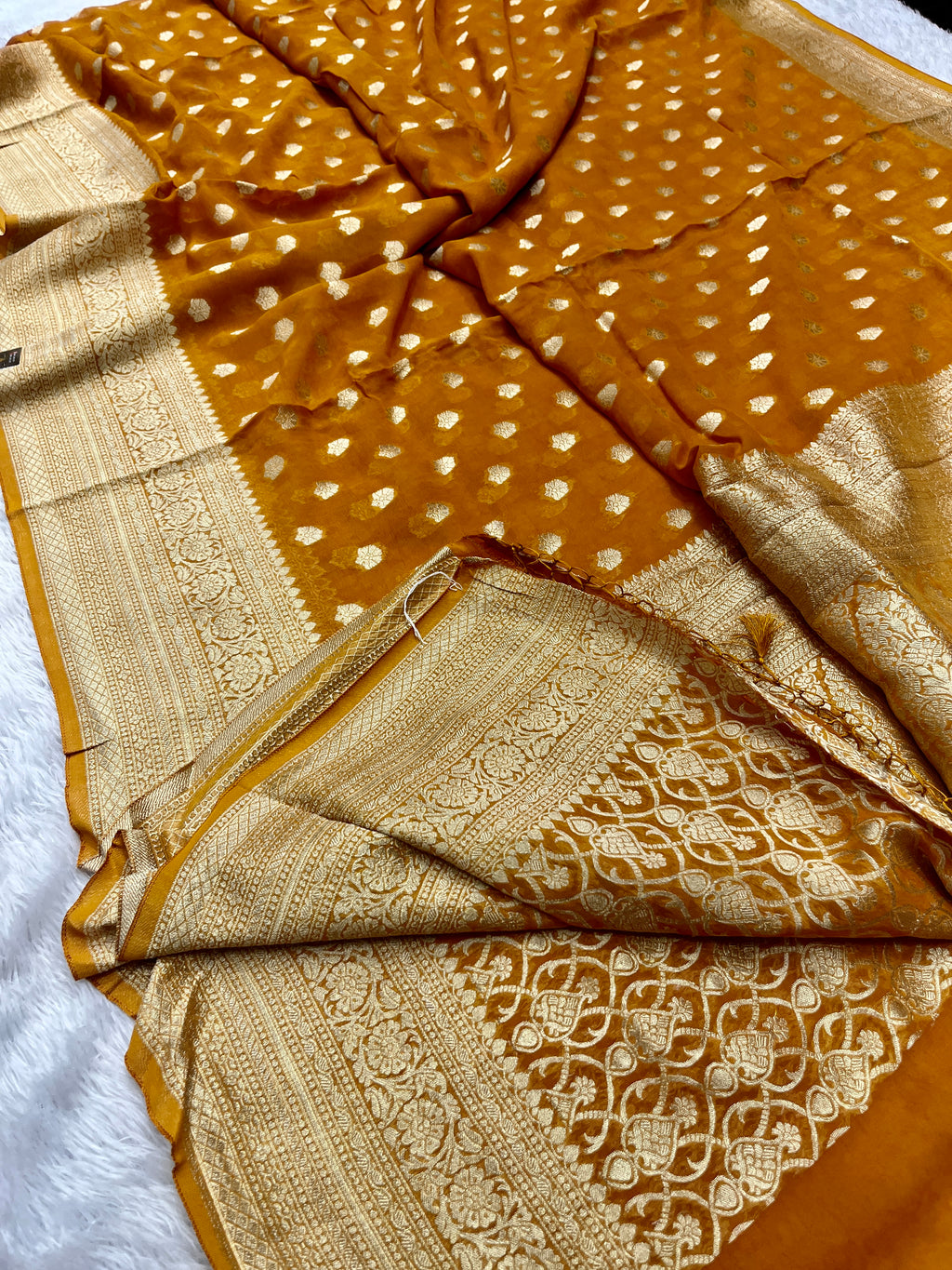 Banarsi Pure Natural Georgette Little flower Buti  Design VSG07