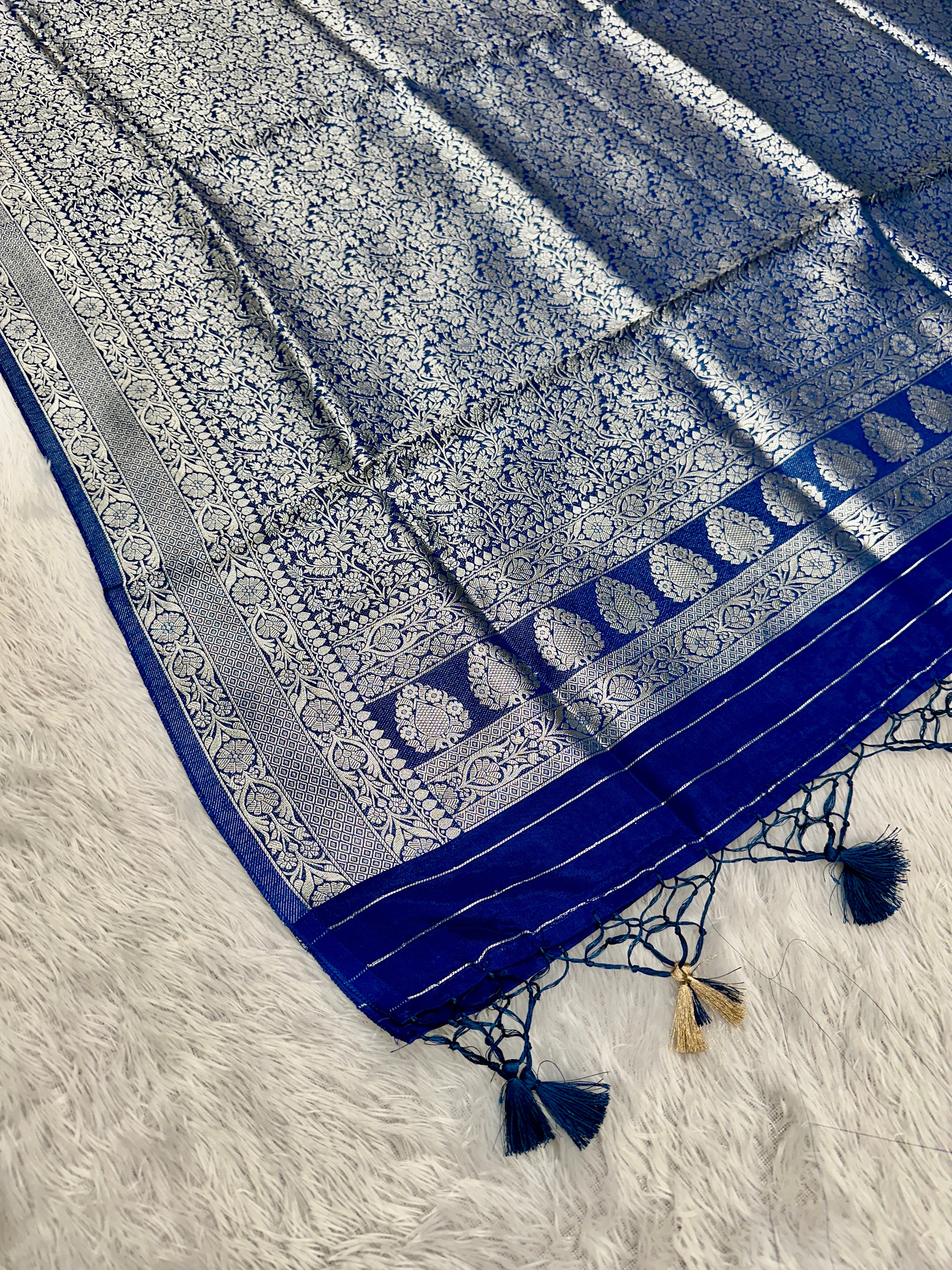 ✨ Banarasi Jacquard Gap Buti HO Silk 3-Piece Unstitched Dress Material MSS15