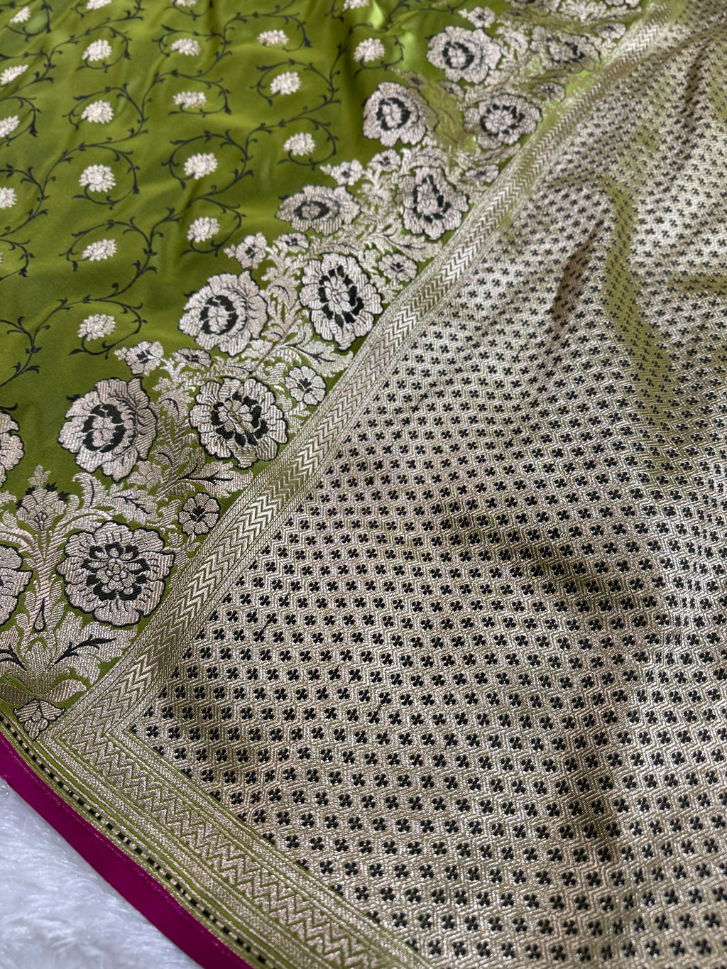 Pista Green Banarasi Mashru Kataan Silk Saree with Tanchoi Floral Weaving & Fancy Banarasi Border MKS102