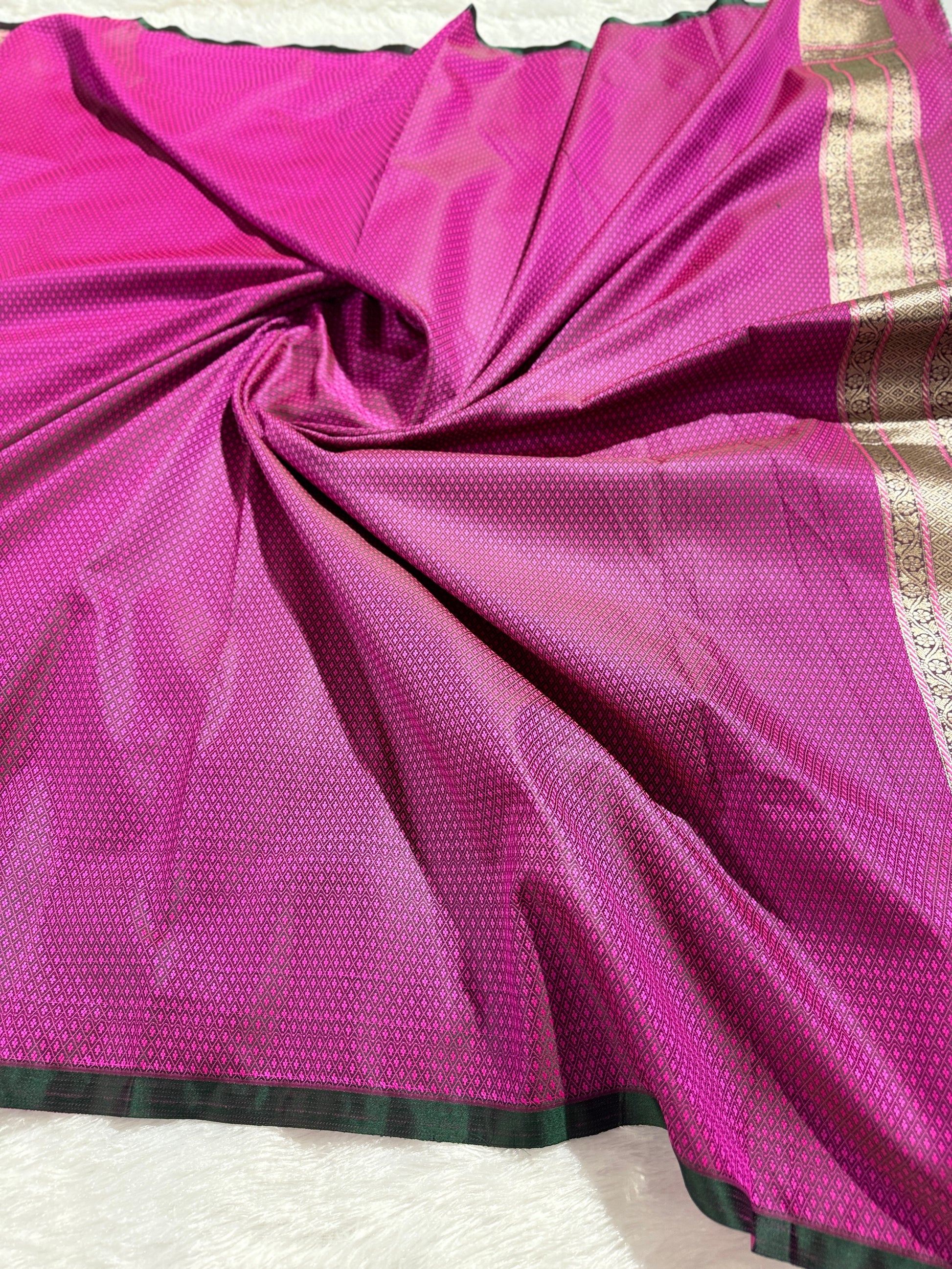 💠 Premium Product Title
Magenta Banarasi Mashru Silk Saree with Tanchoi Meena Woven Pattern & Fancy Jacquard Border MKS106