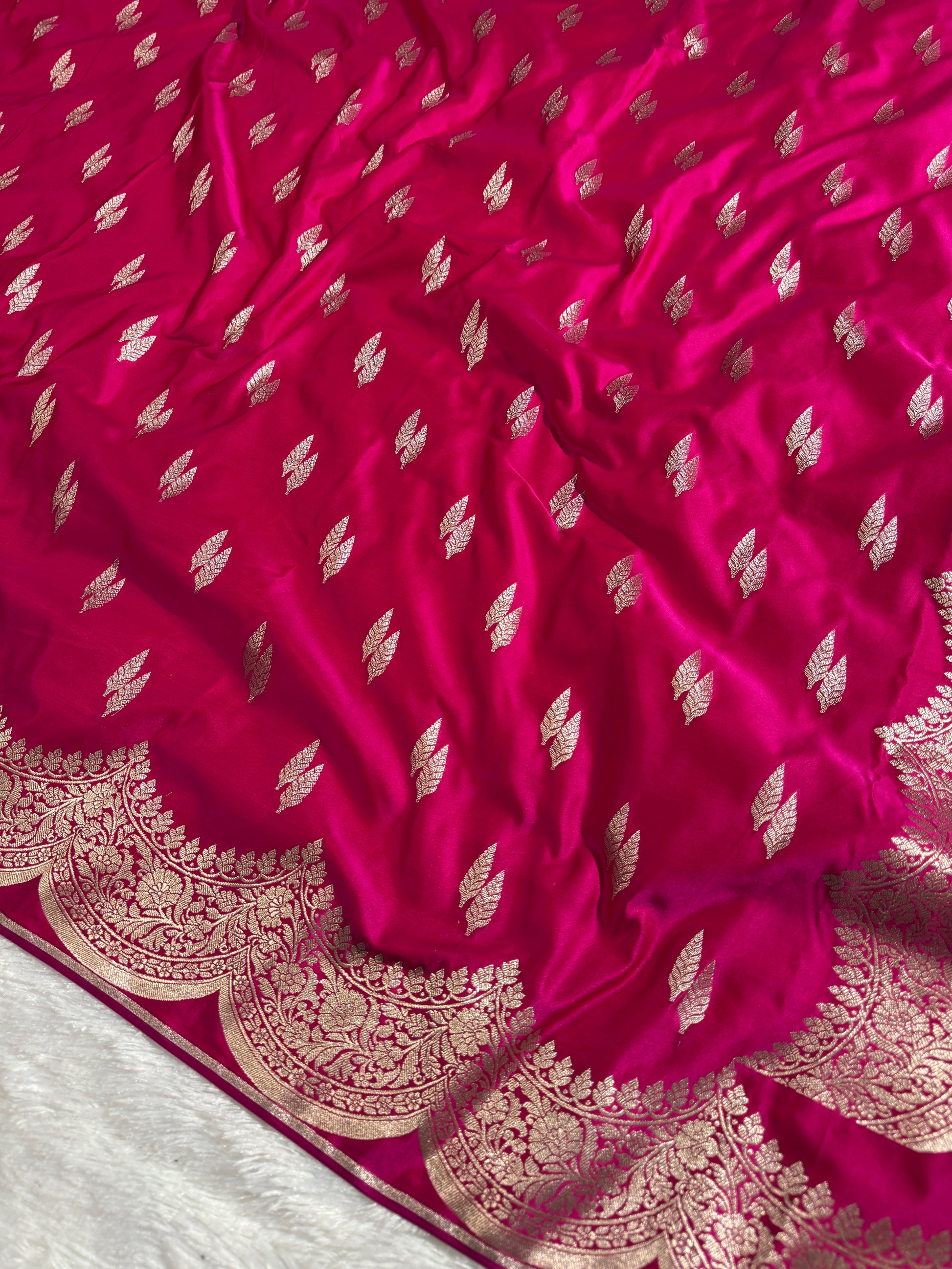 Reddish Pink Banarasi Mashru Silk Saree with Jacquard Dual Buta Weave & Luxe Zari Detailing MKS088