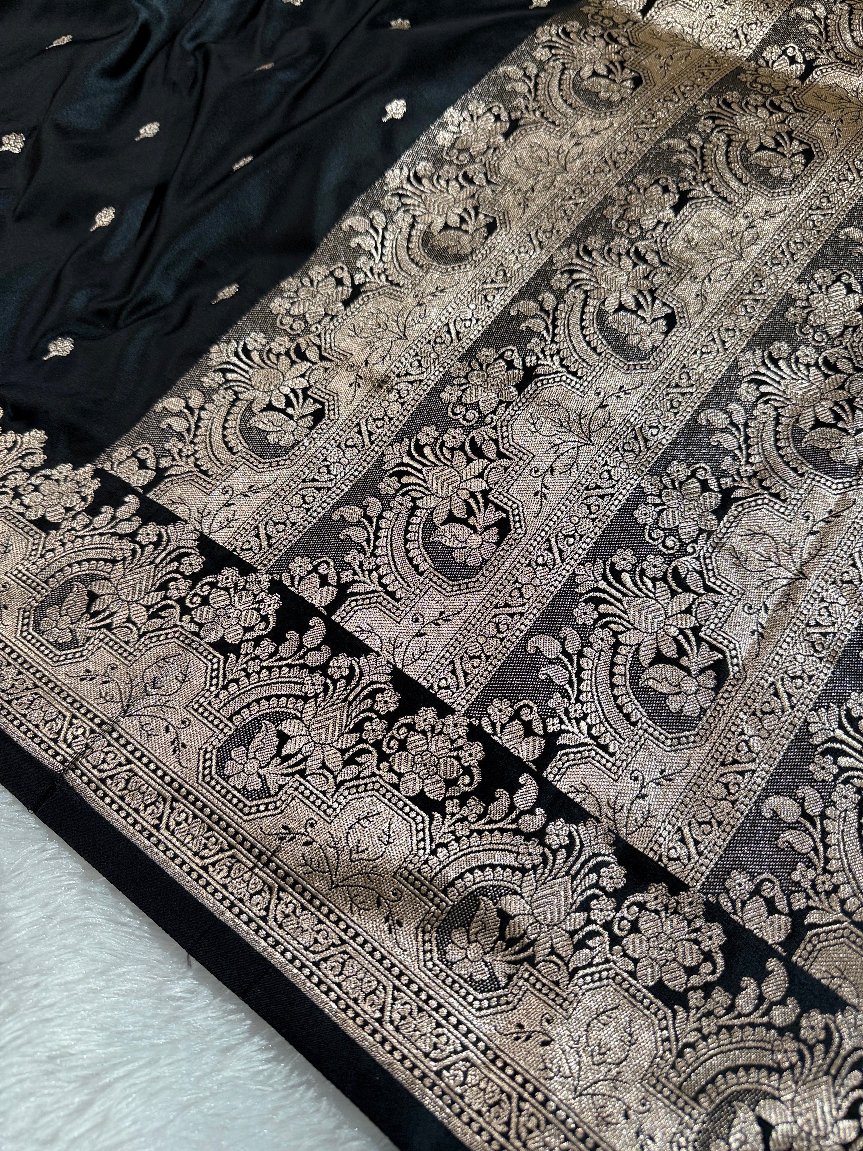 Black Banarasi Mashru Silk Saree with Jacquard Woven Designer Buti Pattern MKS026