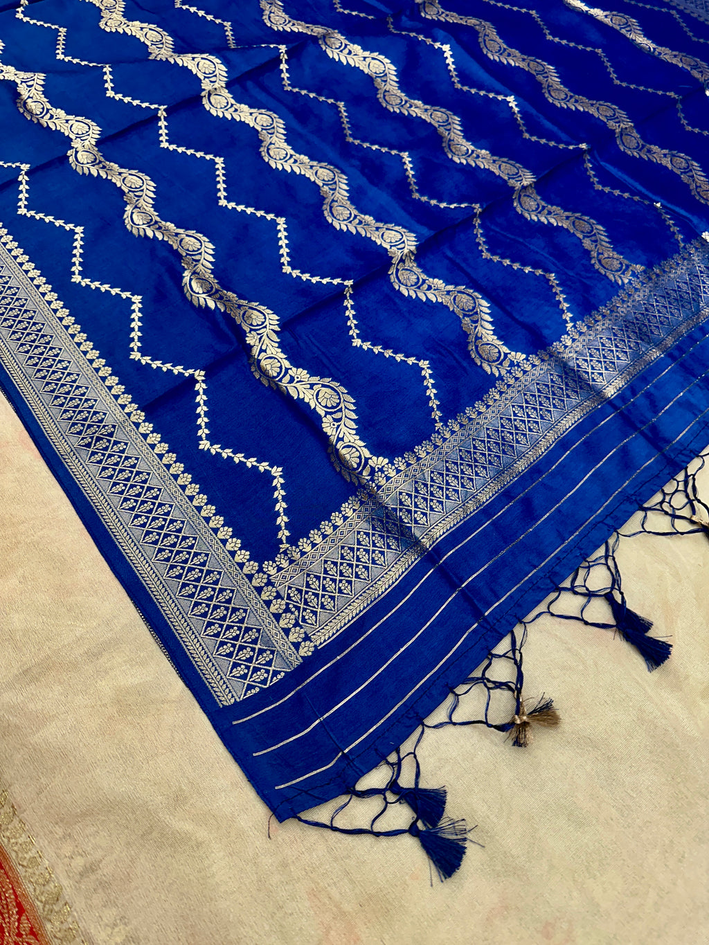 ✨ Banarasi Jacquard Gap Buti HO Silk 3-Piece Unstitched Dress Material MSS18
