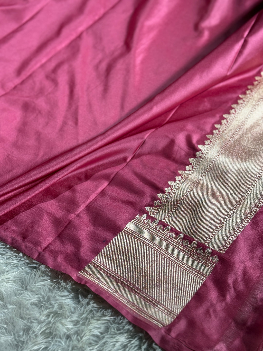 Strawberry Color Banarasi Mashru Silk Saree with Zari Meena Jangla Jaal Weave
MKS161