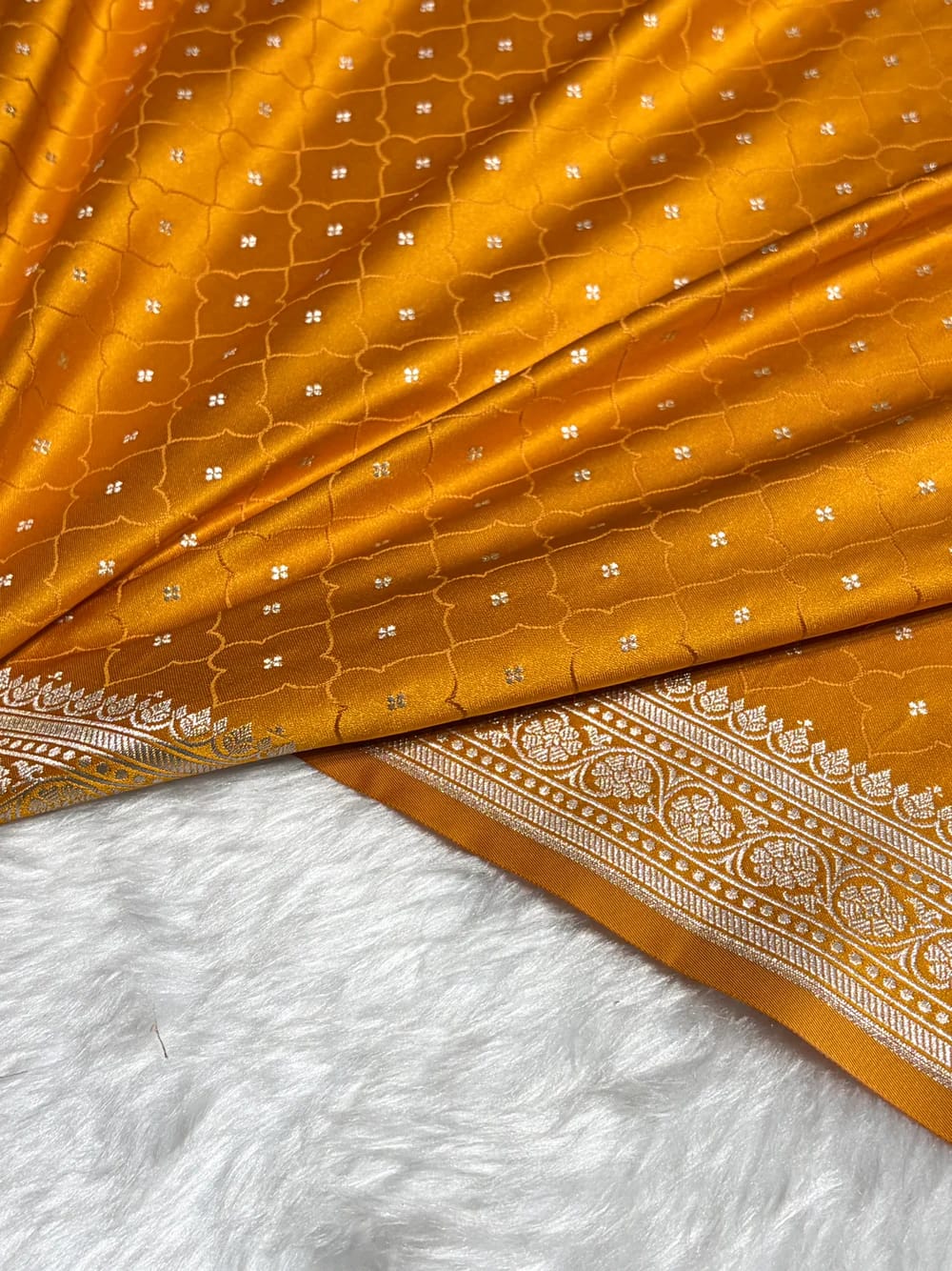 ✨ Mashru Kataan Silk Saree with Tanchoi Woven Pattern, Zari Border & Rich Zari Pallu MKS416
