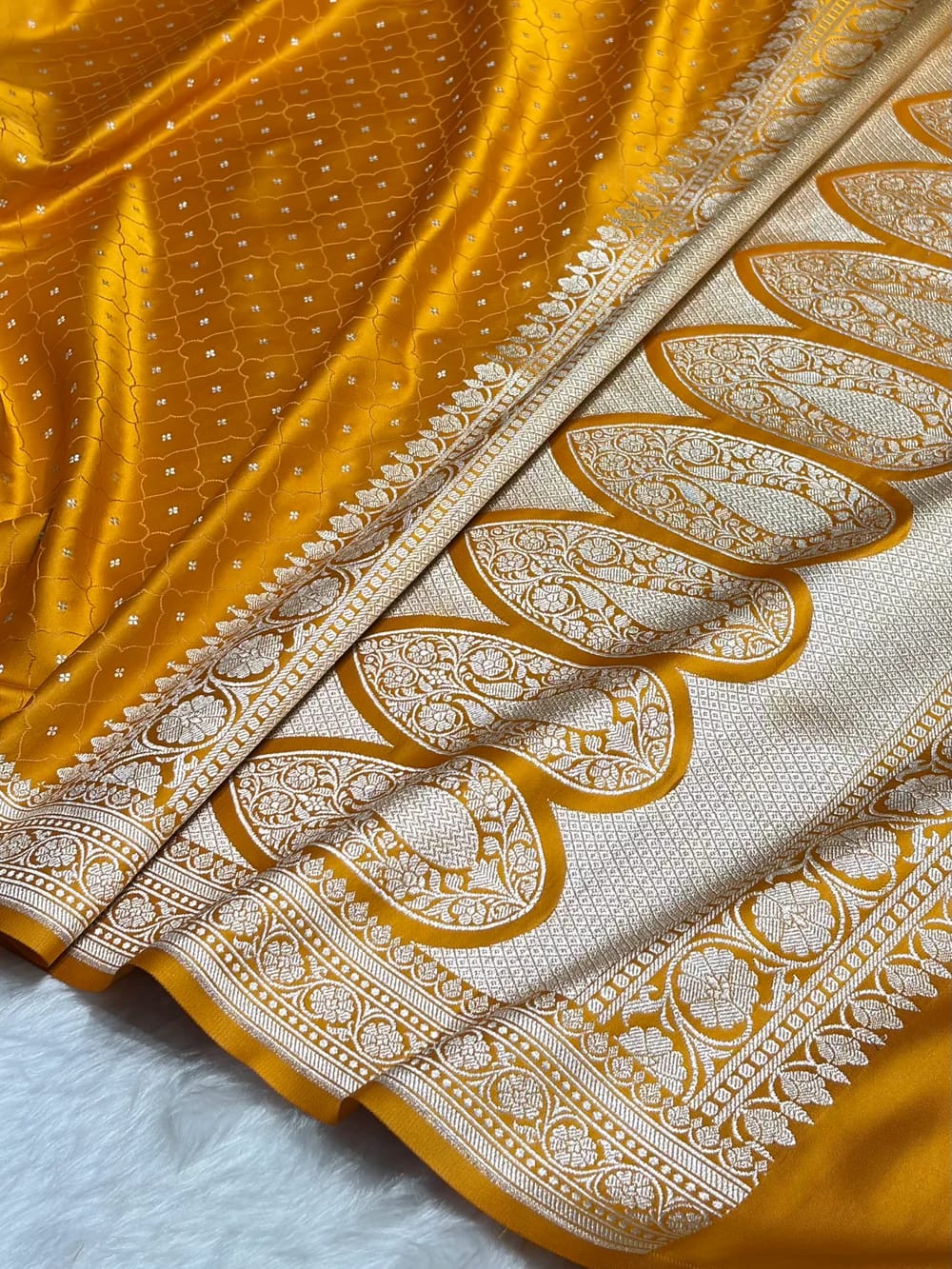 ✨ Mashru Kataan Silk Saree with Tanchoi Woven Pattern, Zari Border & Rich Zari Pallu MKS416