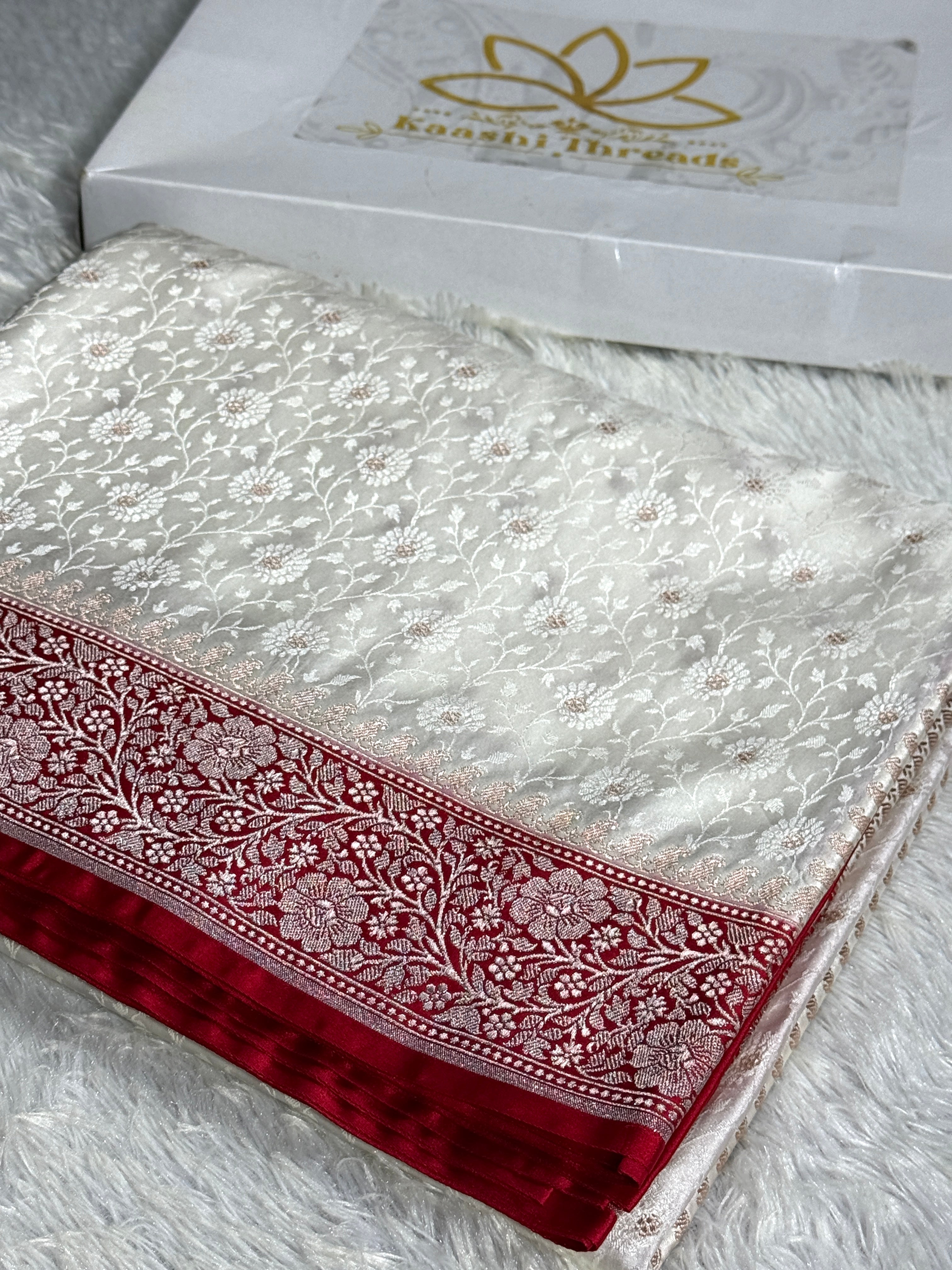 Kaashi Thread – White with Red Contrast Mashru Silk Saree MKS341