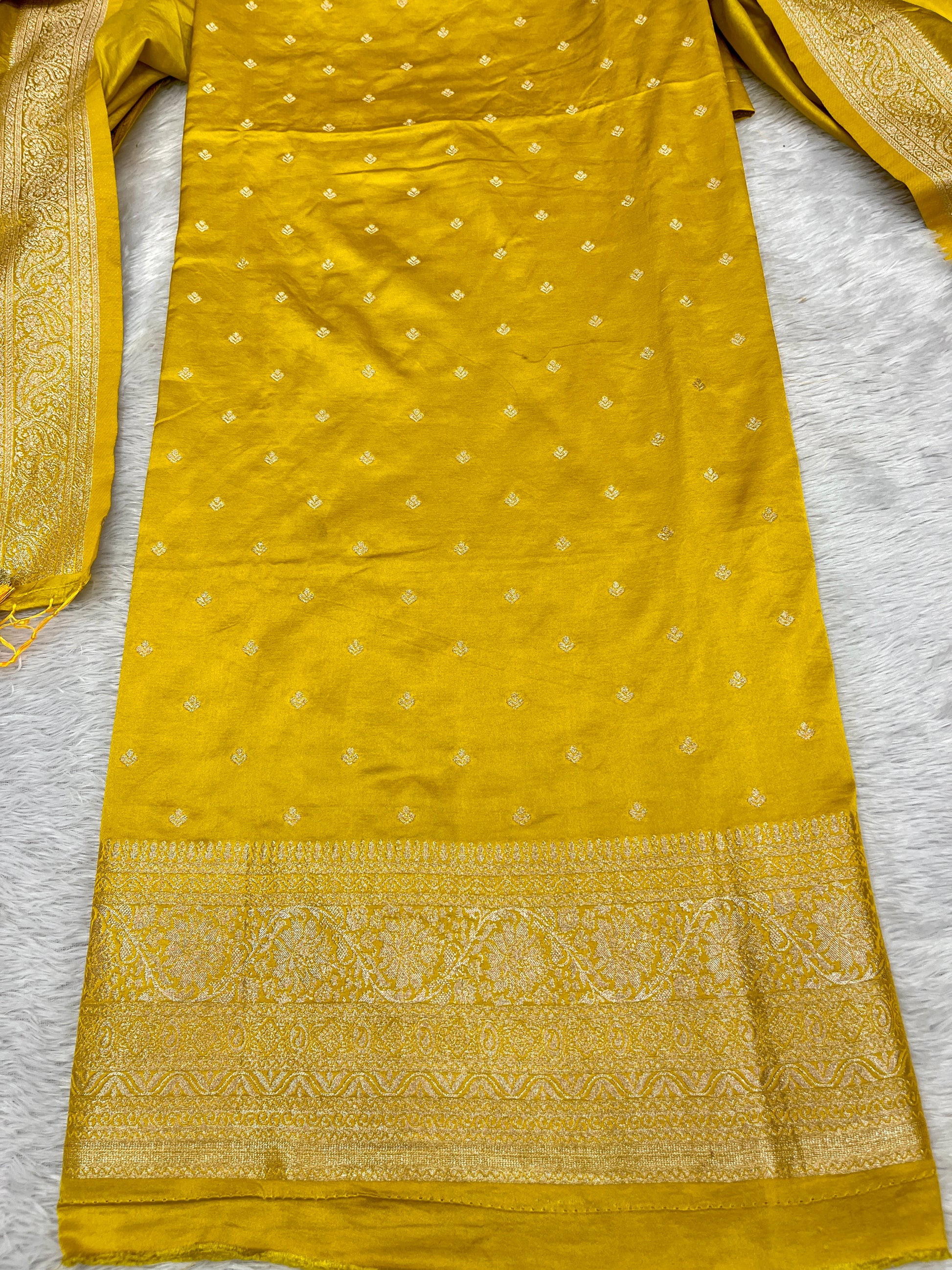 Mashru kataan Buti Suit MSS002