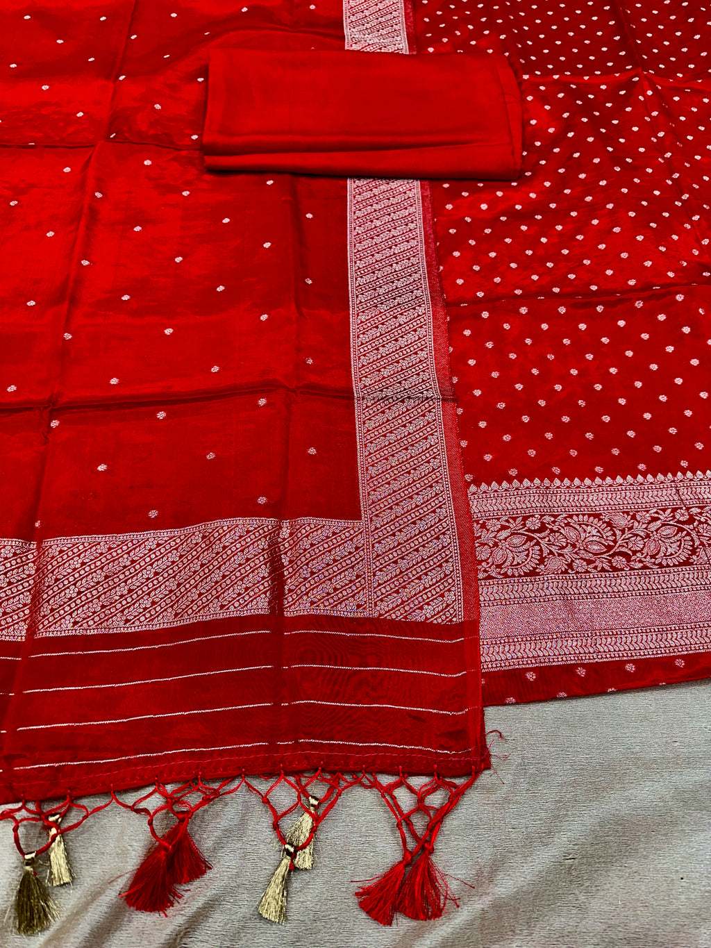 ✨ Banarasi Jacquard Gap Buti HO Silk 3-Piece Unstitched Dress Material MSS22