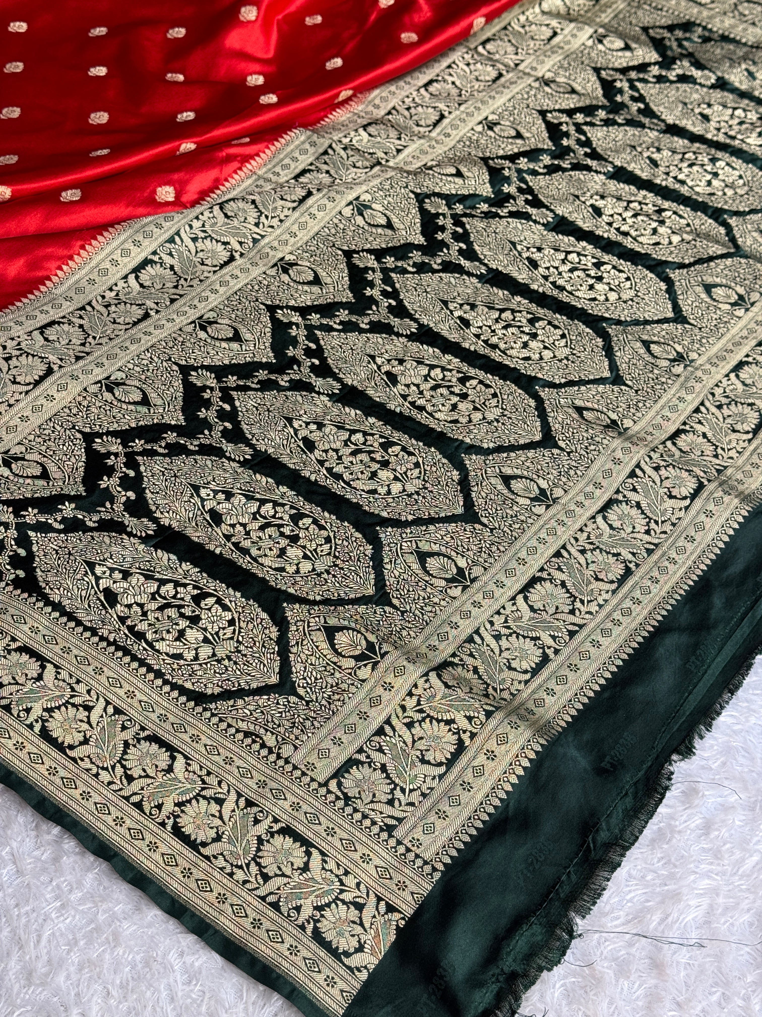 Banarasi Mashru Kataan Silk Saree – Red with Green Contrast | Buta Woven Design | Rich Zari Pallu | MKS751