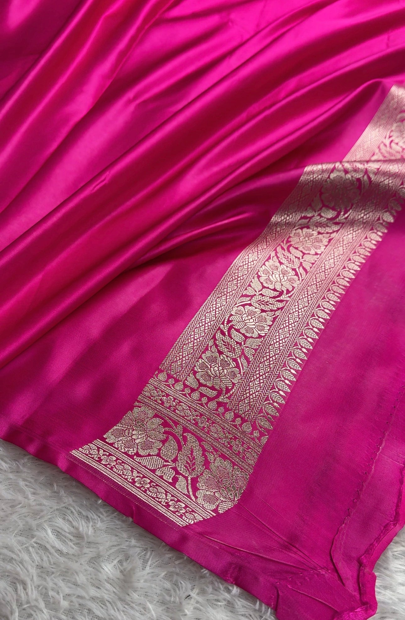 Dark Pink Banarasi Mashru Silk Saree with Aaara Woven Pattern & Scalloped MKS168