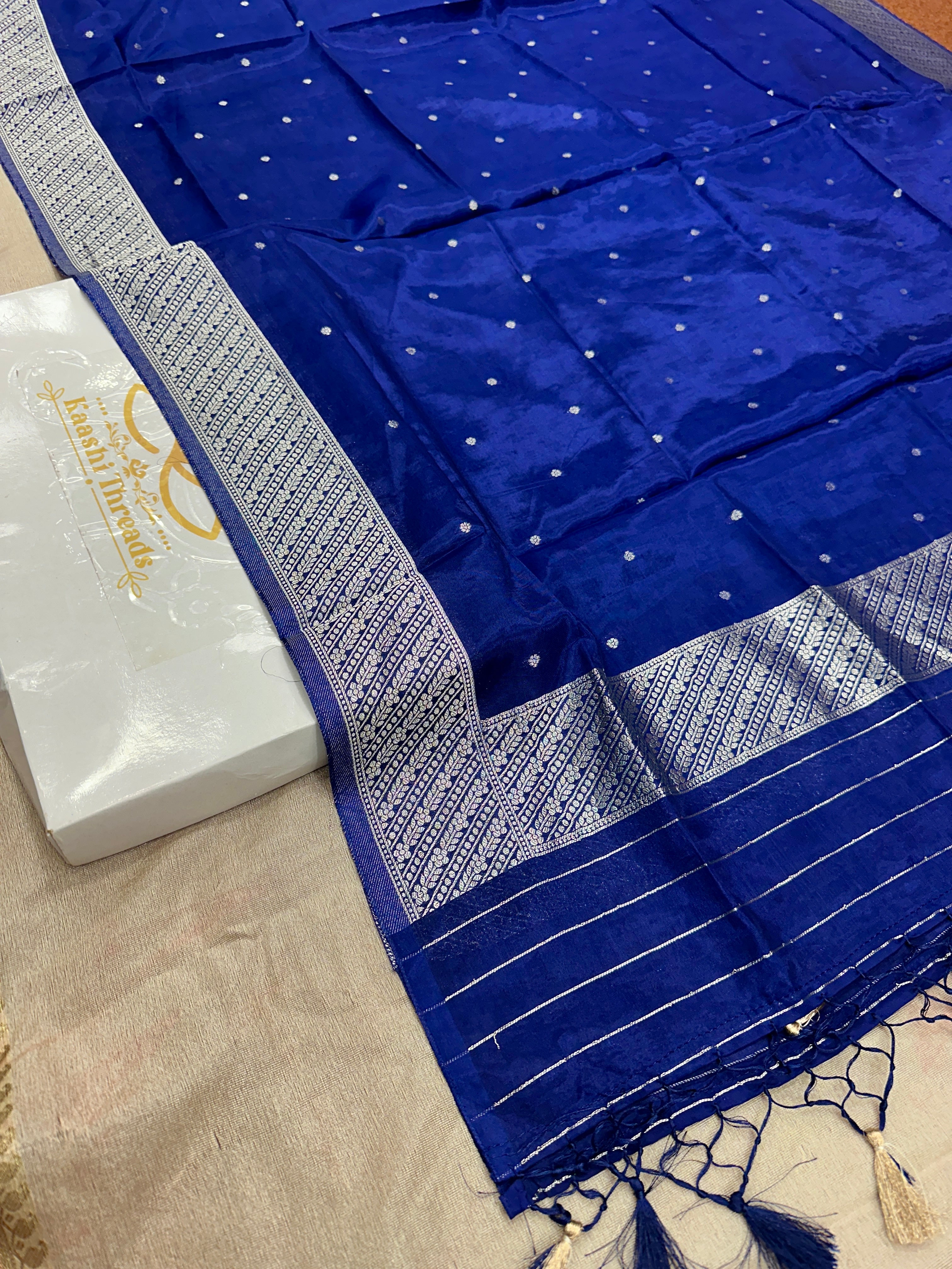 ✨ Banarasi Jacquard Gap Buti HO Silk 3-Piece Unstitched Dress Material MSS22