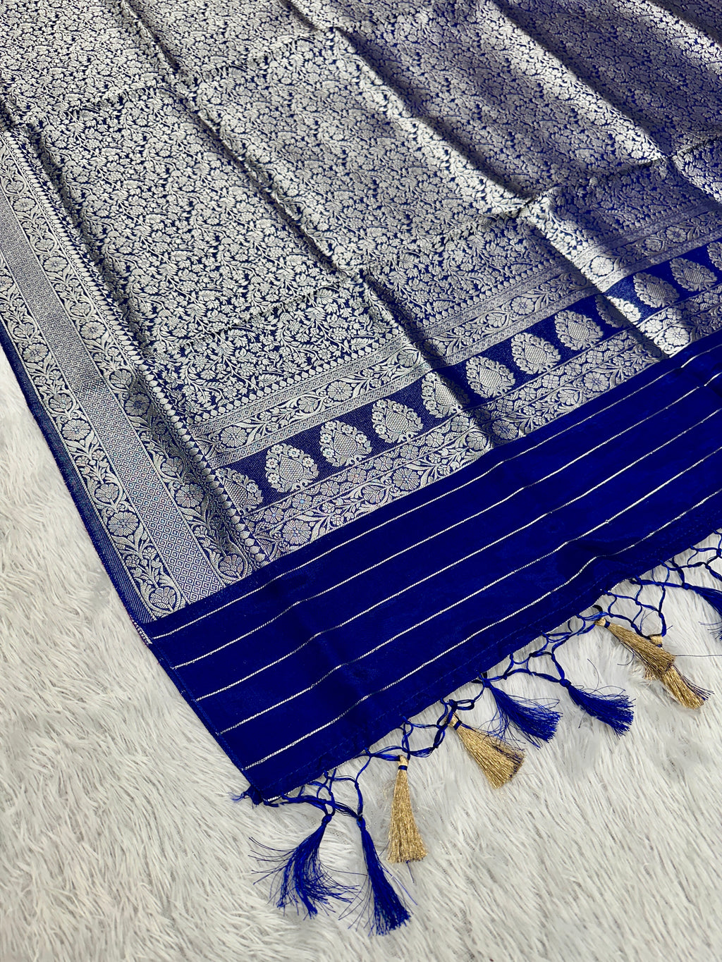 ✨ Banarasi Jacquard Gap Buti HO Silk 3-Piece Unstitched Dress Material MSS15